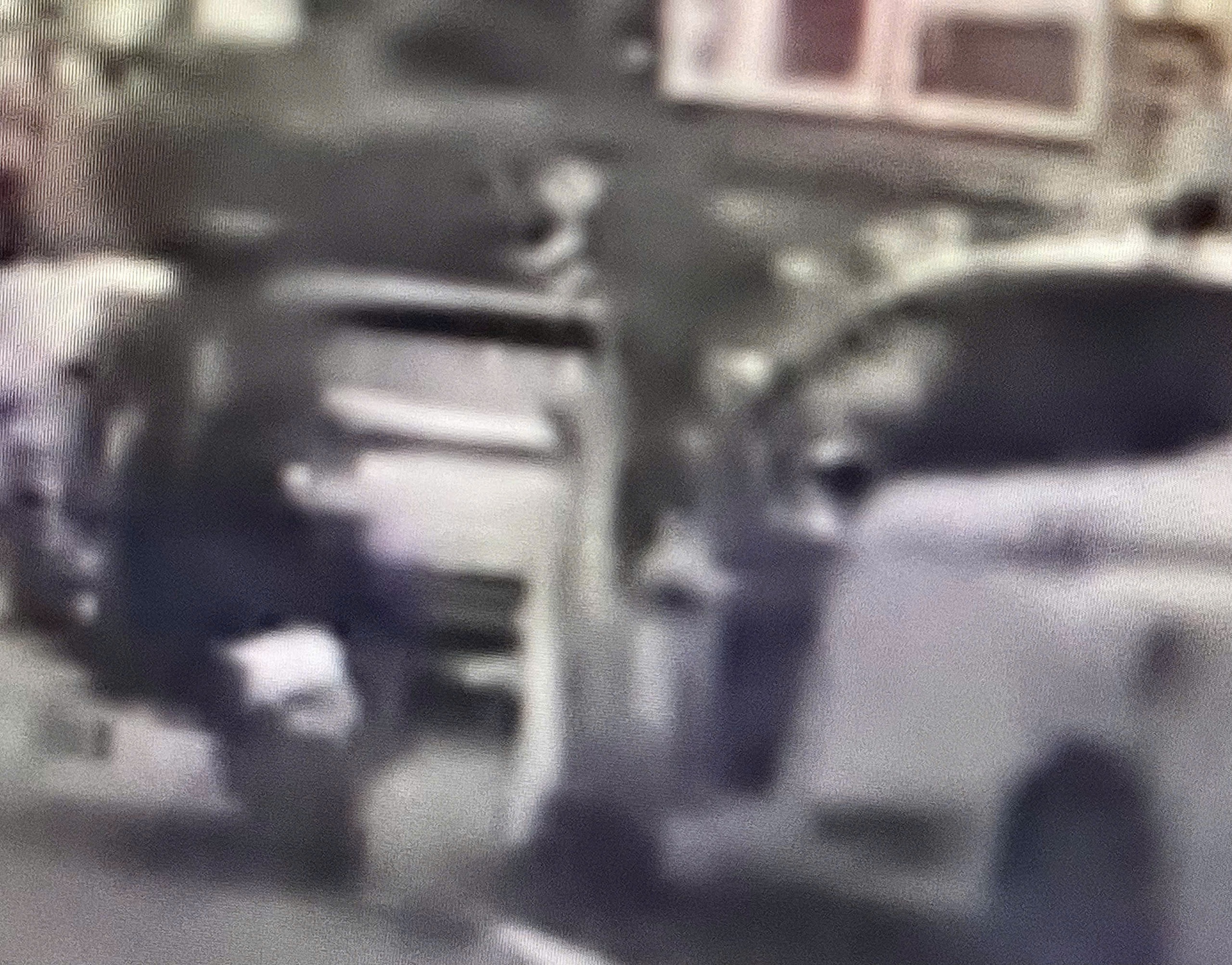 Xử phạt tài xế mở cửa ô tô bất cẩn gây tai nạn xe máy tại TPHCM - Ảnh 2.