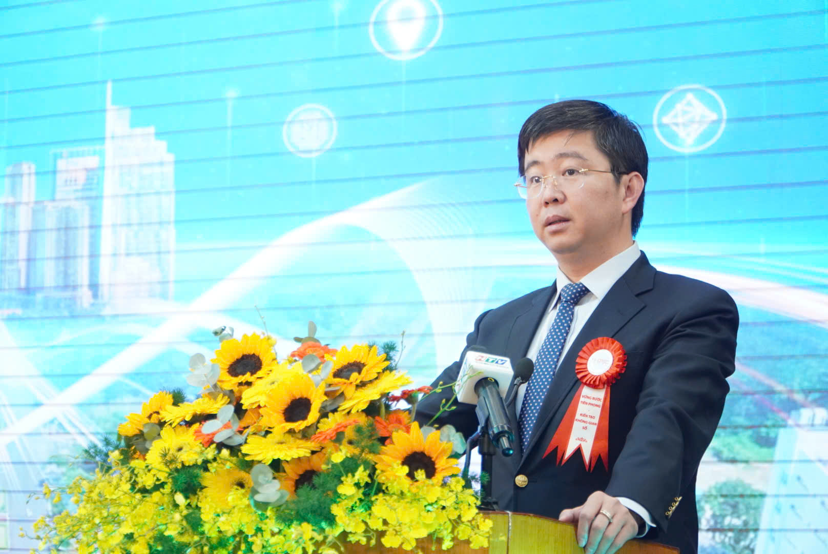 Chủ tịch UBND TPHCM giao 3 