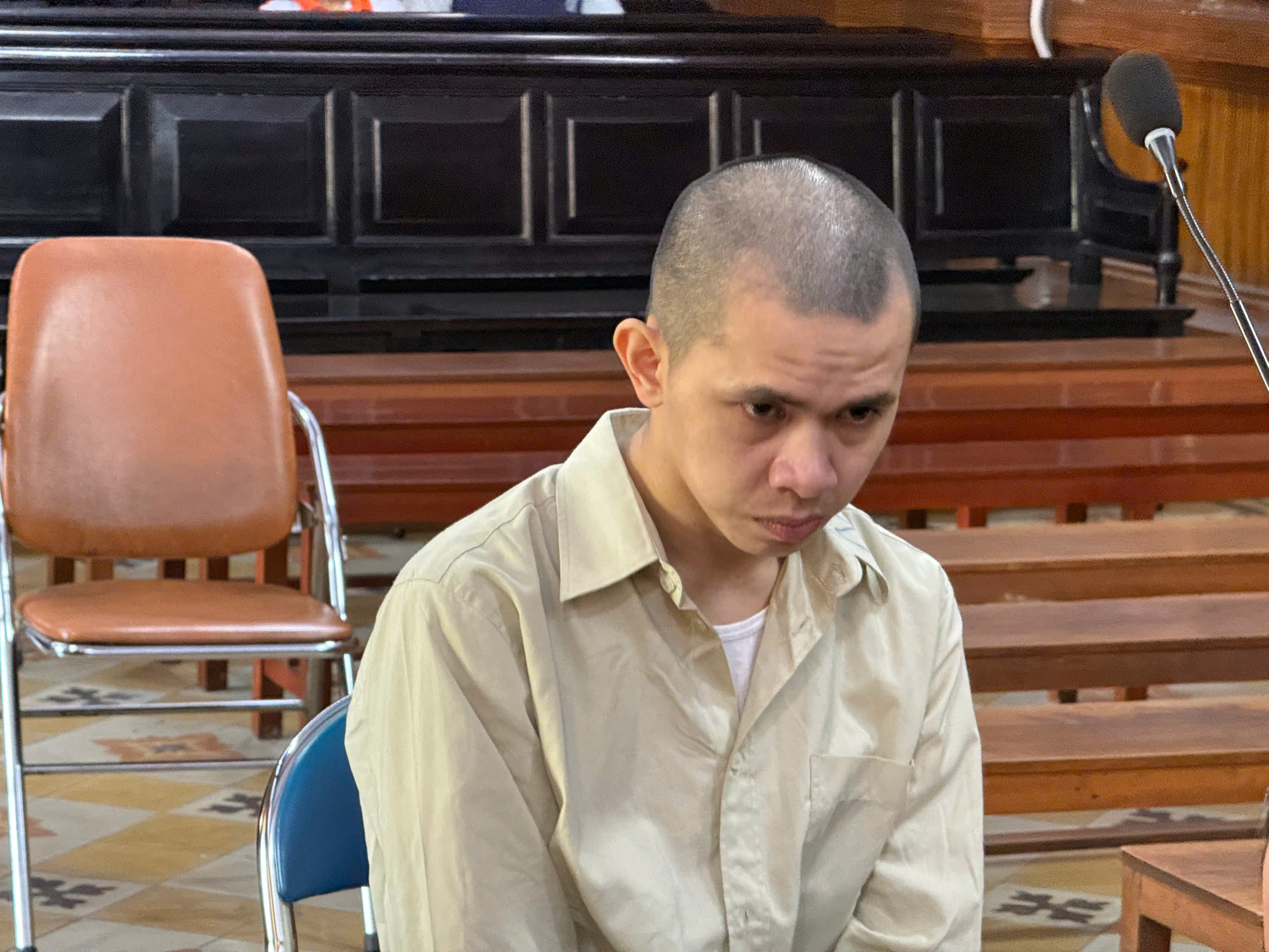 Vì xô nước đá vào lúc sáng sớm, một người nguy hiểm đến tính mạng, một người ngồi tù - Ảnh 1.