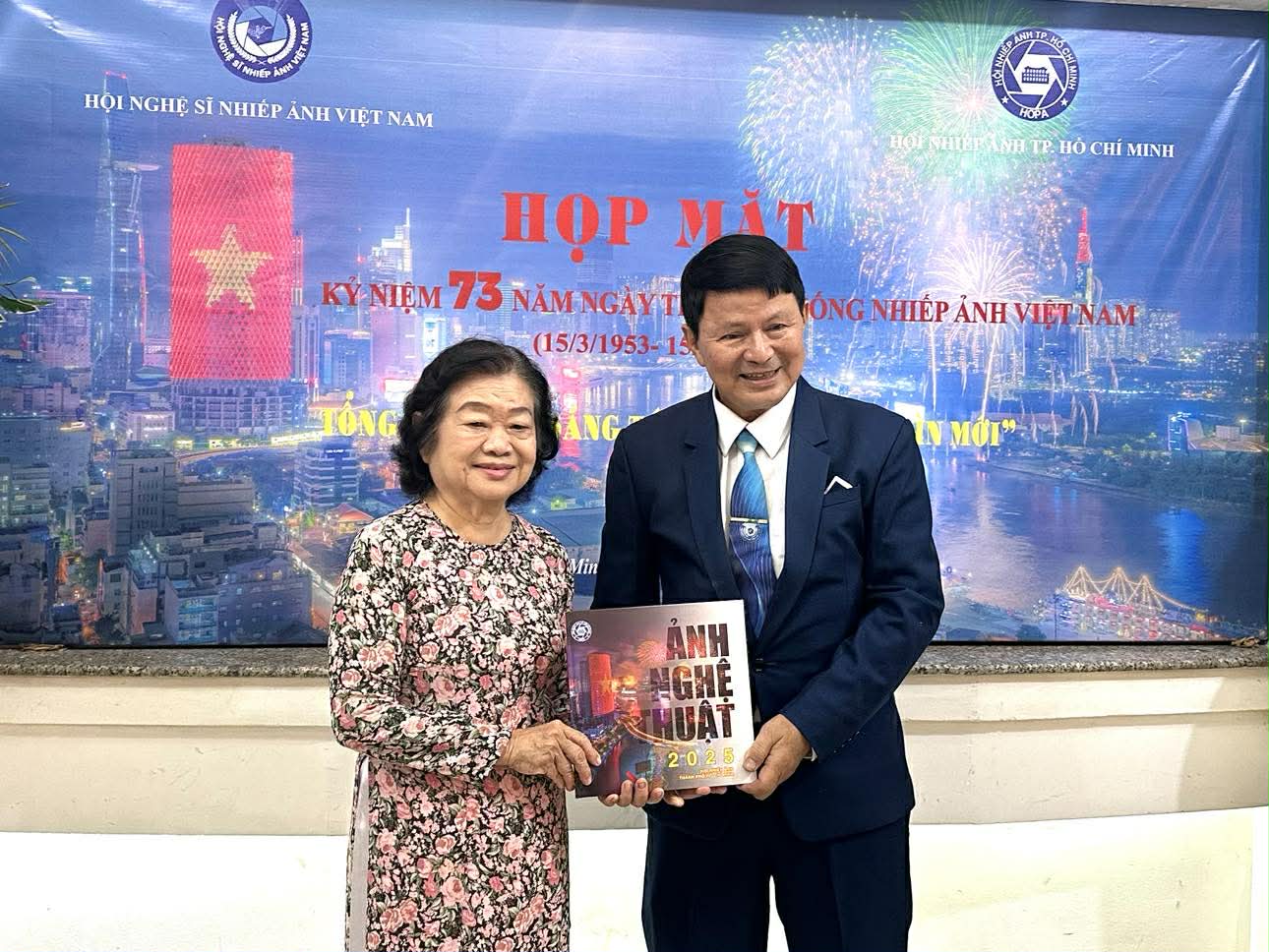 Nguyễn Á nhận tước hiệu Nghệ sĩ Nhiếp ảnh đặc biệt xuất sắc E.VAPA/G Hội Nghệ sĩ Nhiếp ảnh Việt Nam - Ảnh 3.