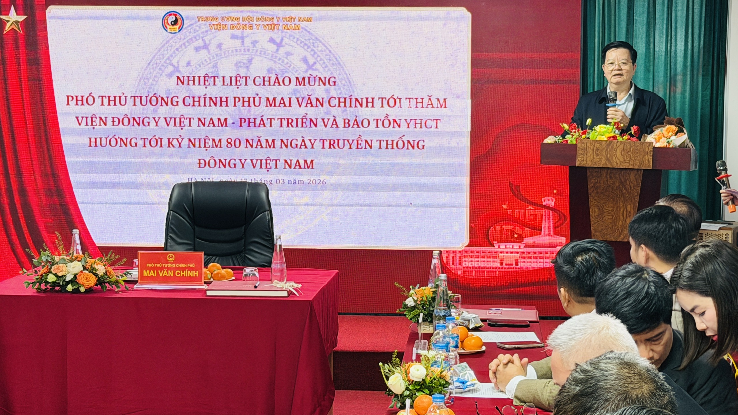 Phó Thủ tướng Mai Văn Chính yêu cầu phát huy vai trò y học cổ truyền - Ảnh 1.