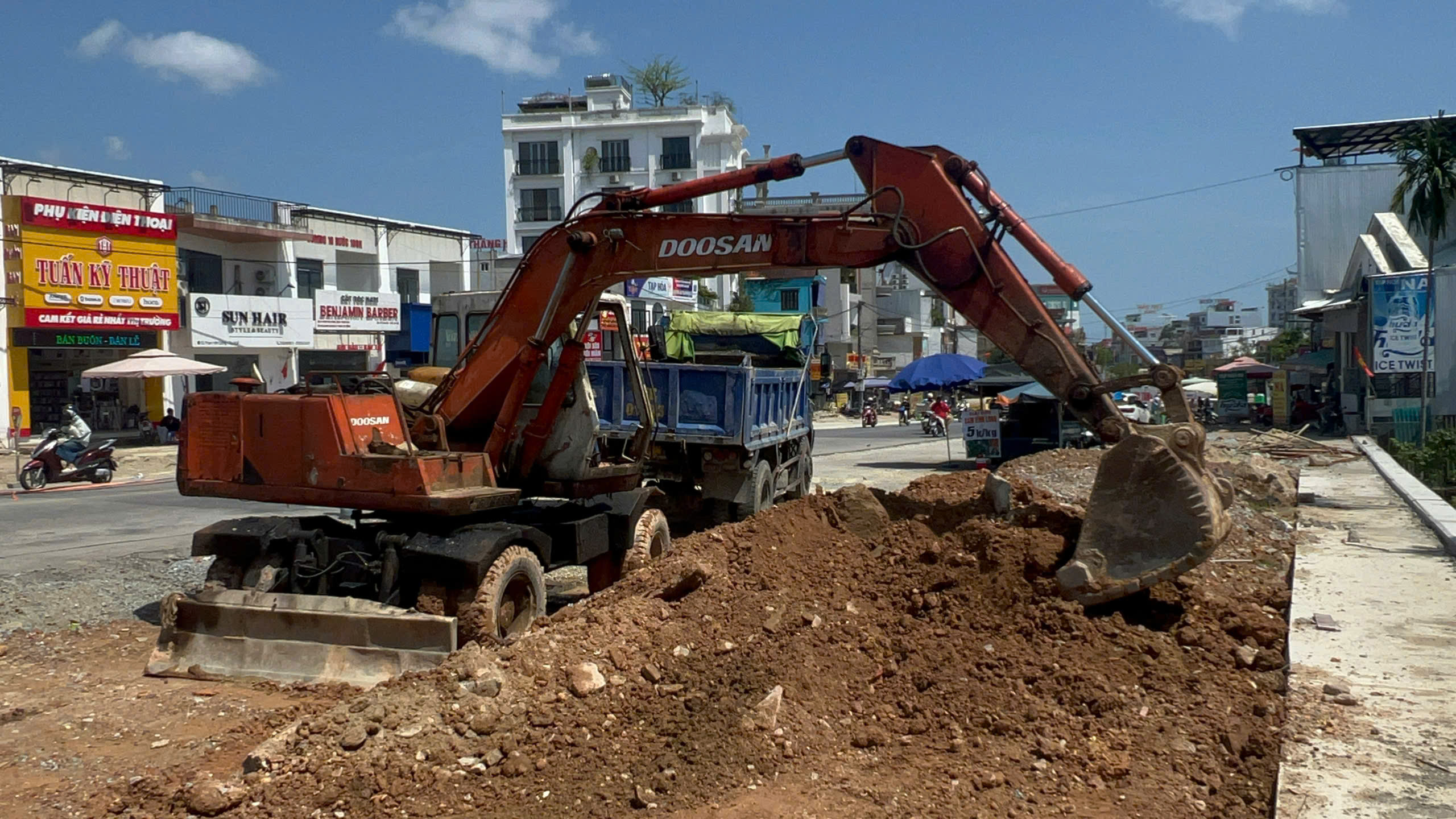 Nh&agrave; thầu ở Huế bị đề nghị chấm dứt hợp đồng v&igrave; chậm tiến độ thi c&ocirc;ng - Ảnh 5.