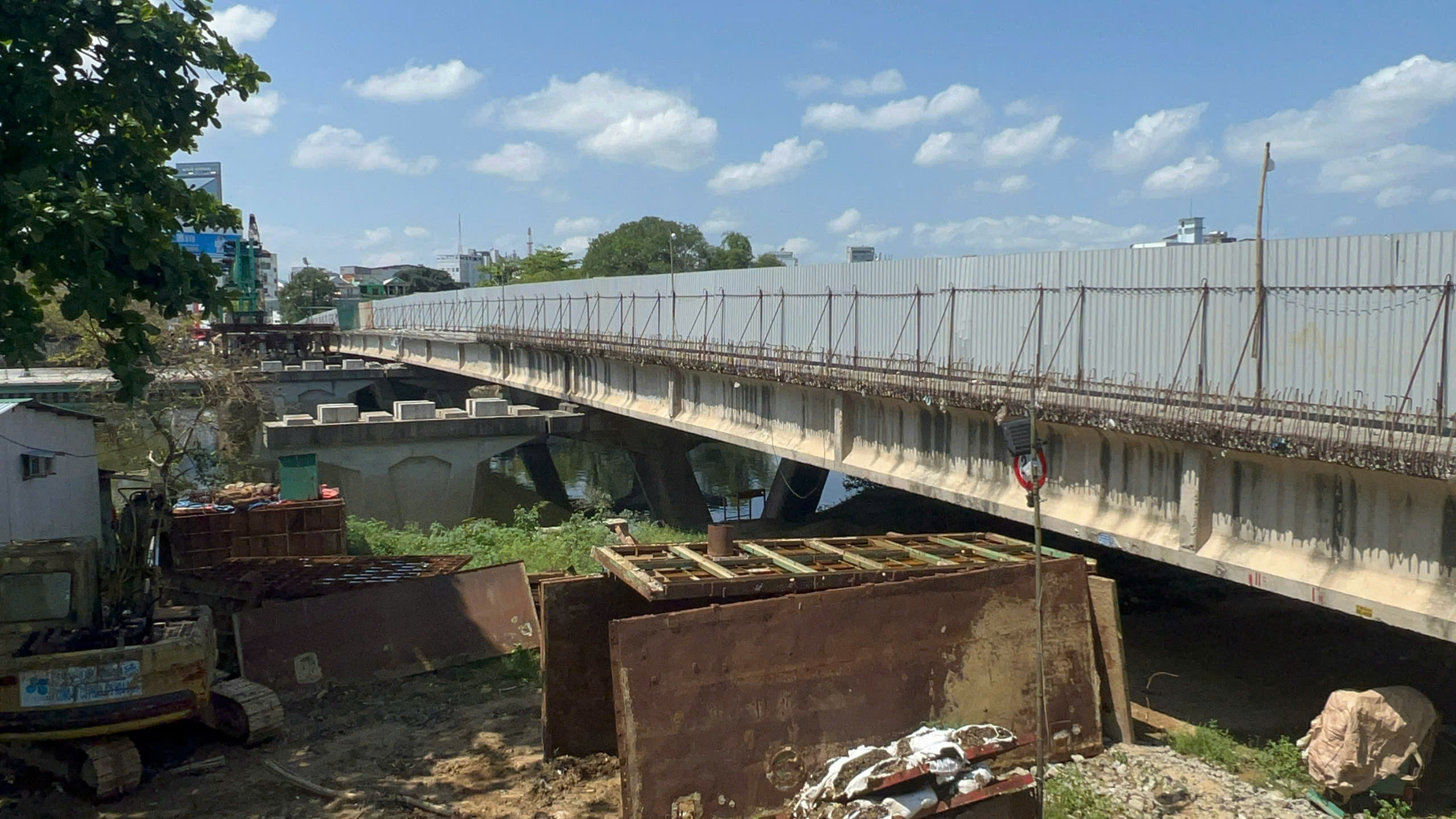 Nh&agrave; thầu ở Huế bị đề nghị chấm dứt hợp đồng v&igrave; chậm tiến độ thi c&ocirc;ng - Ảnh 4.