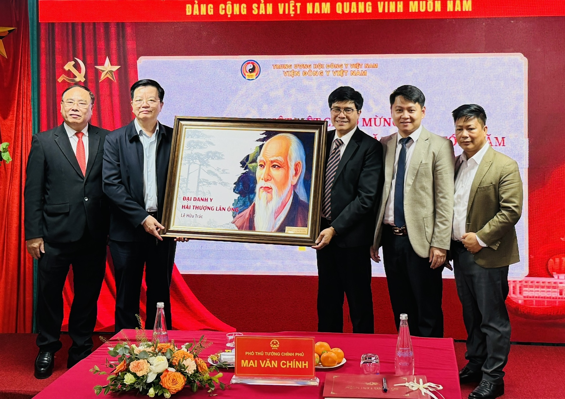 Phó Thủ tướng Mai Văn Chính yêu cầu phát huy vai trò y học cổ truyền - Ảnh 3.