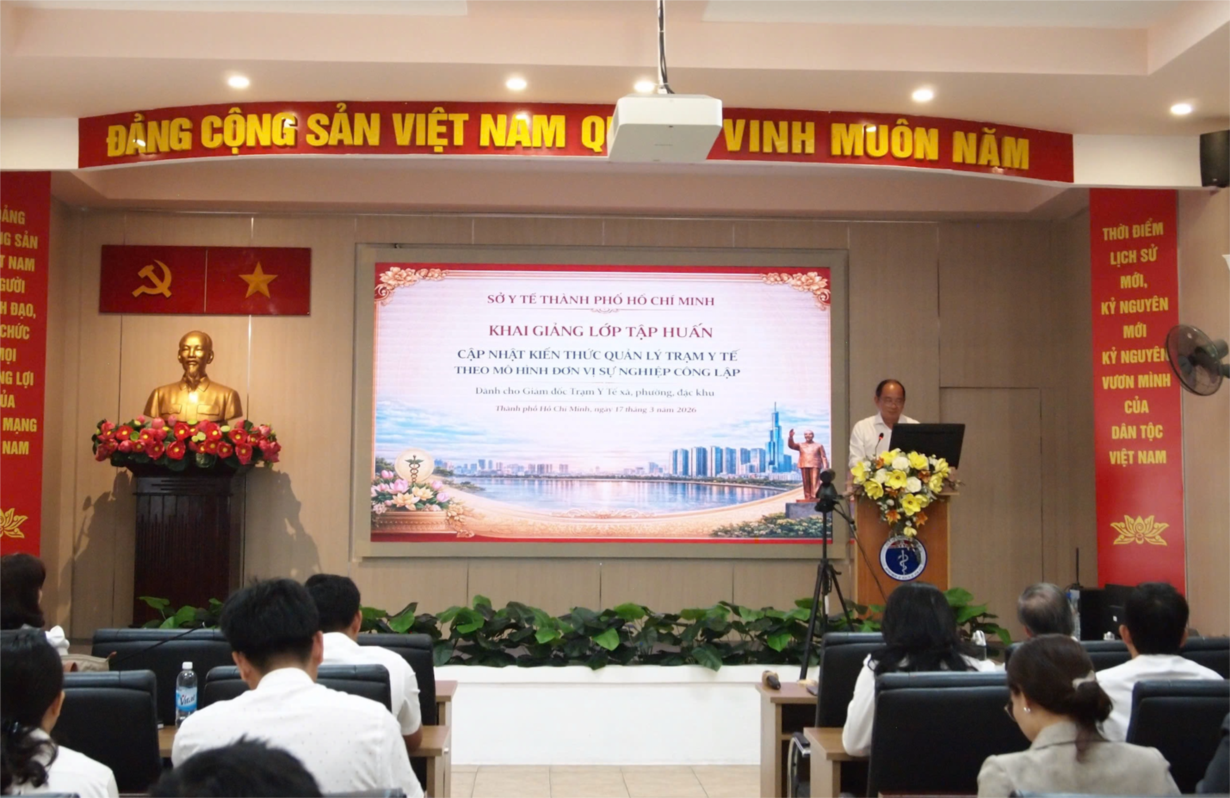 Hàng trăm giám đốc trạm y tế được tập huấn, hướng đến nâng cao năng lực tuyến cơ sở - Ảnh 1.