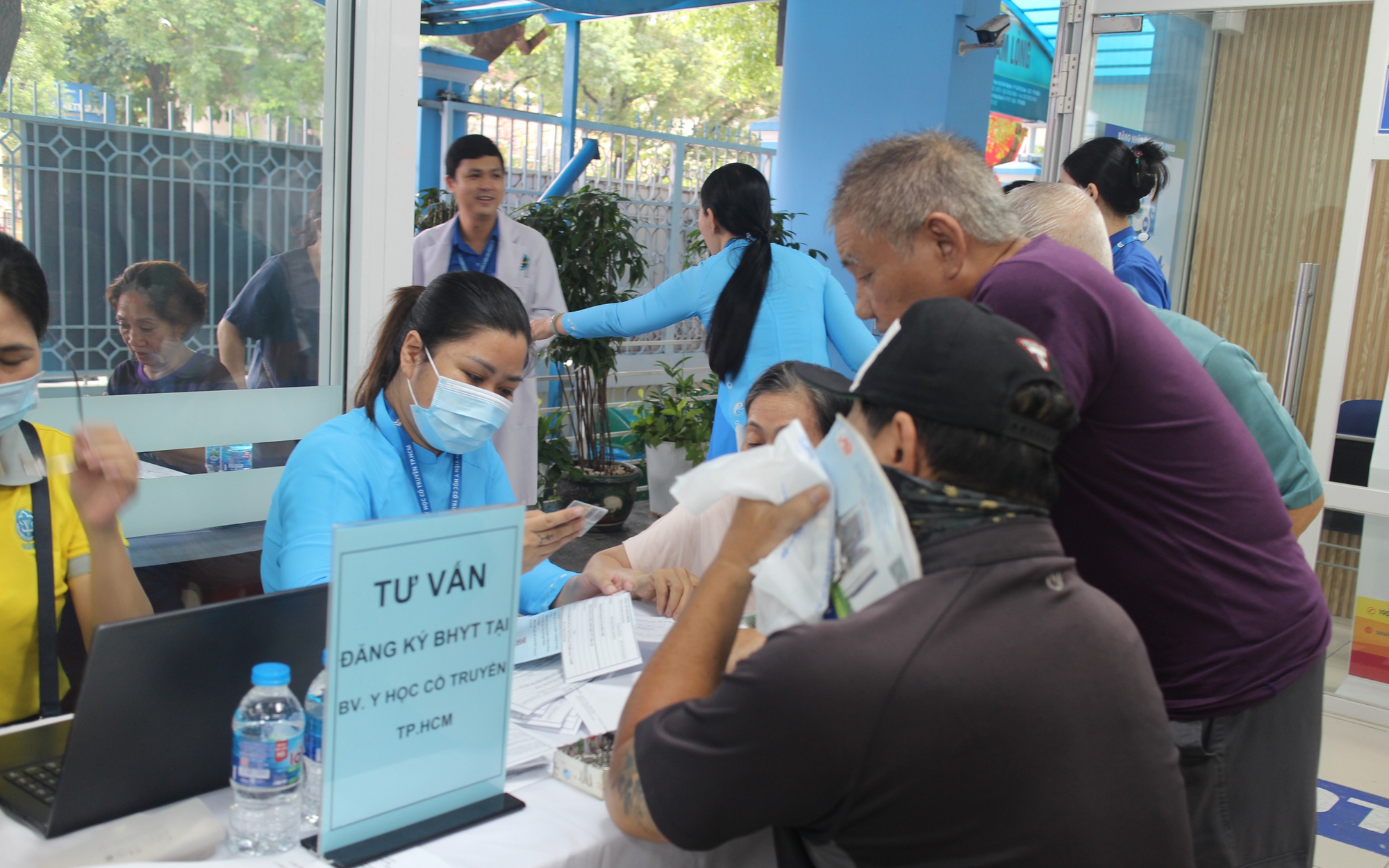 Khám chữa bệnh BHYT năm 2026: Thủ tục mới nhất người dân cần biết - Ảnh 3.