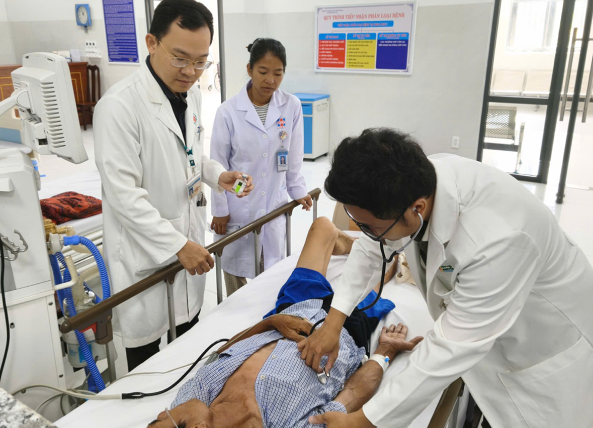 Đột quỵ trong bữa trưa du khách được cứu sống kịp thời - Ảnh 1.