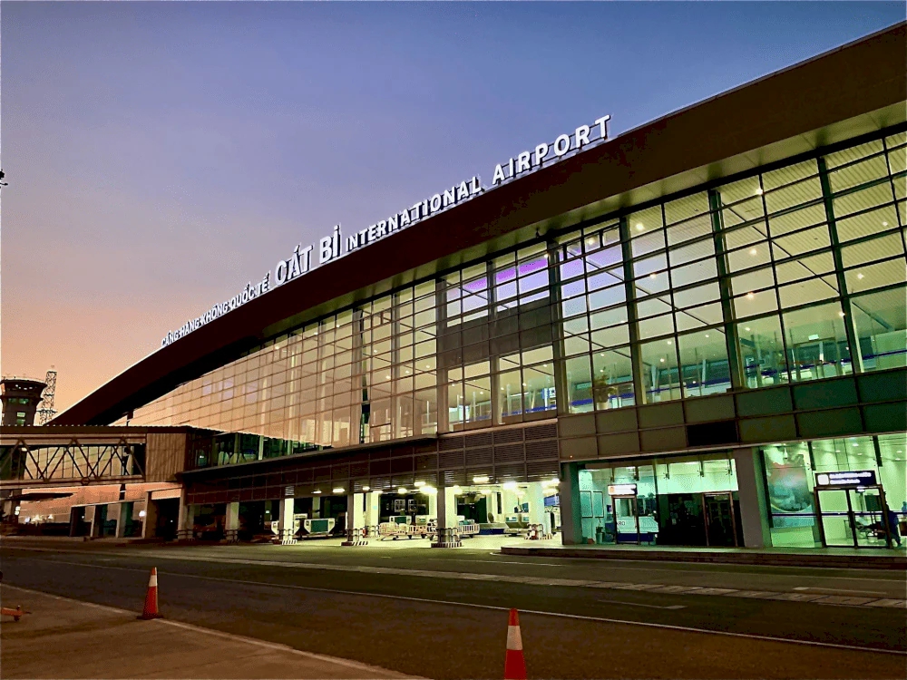 Bất ngờ vật thể tại sân bay Cát Bi khiến nhiều chuyến bay phải chuyển hướng - Ảnh 2.