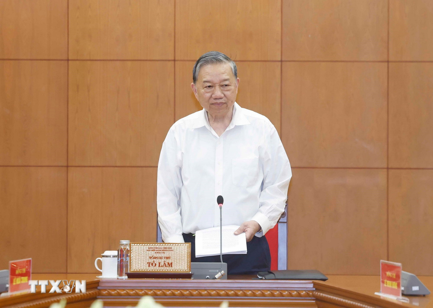 Tổng B&iacute; thư T&ocirc; L&acirc;m: Cần c&oacute; chiến lược cụ thể nhằm t&aacute;i cơ cấu nền kinh tế - Ảnh 1.