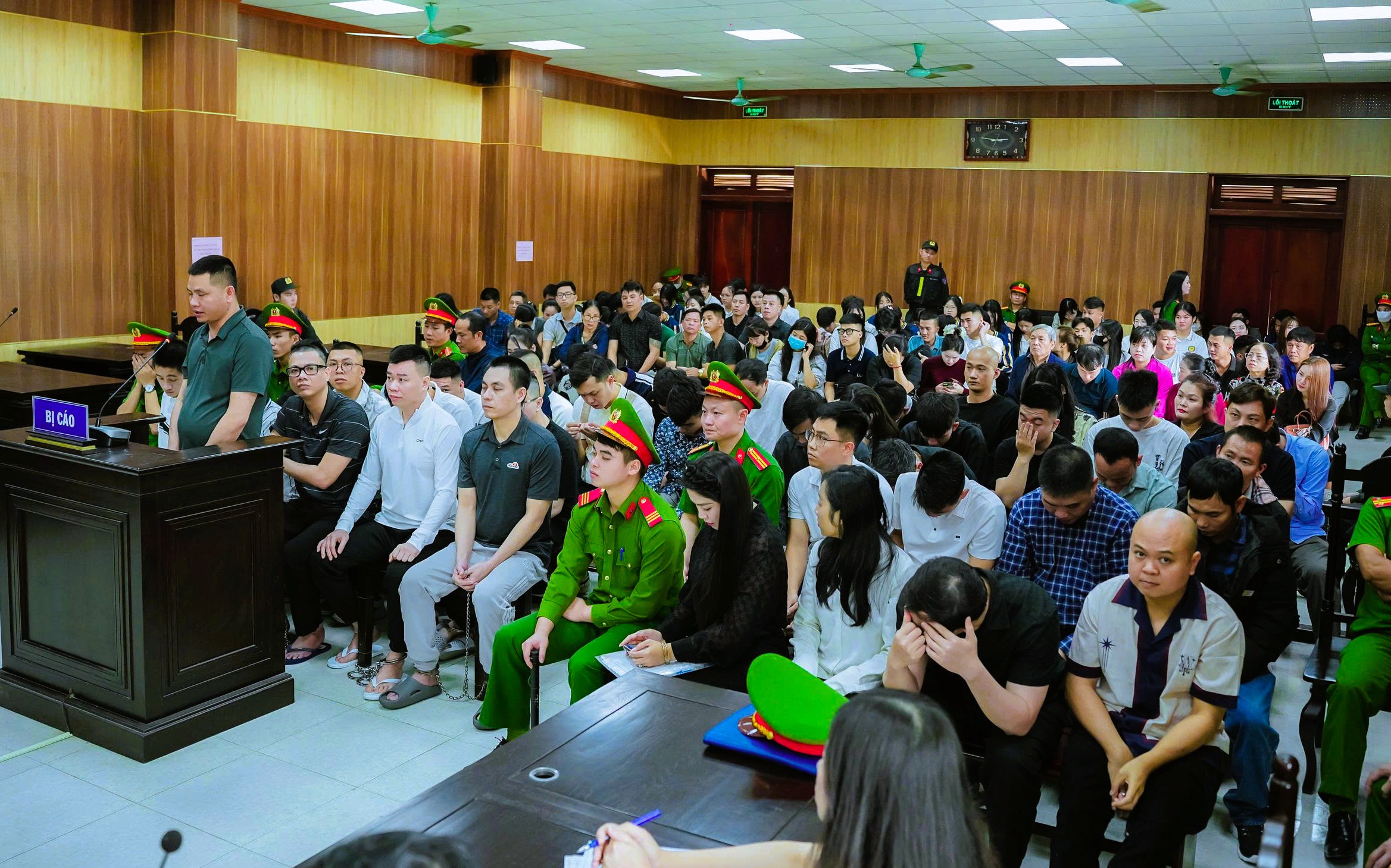 Bất thường món 