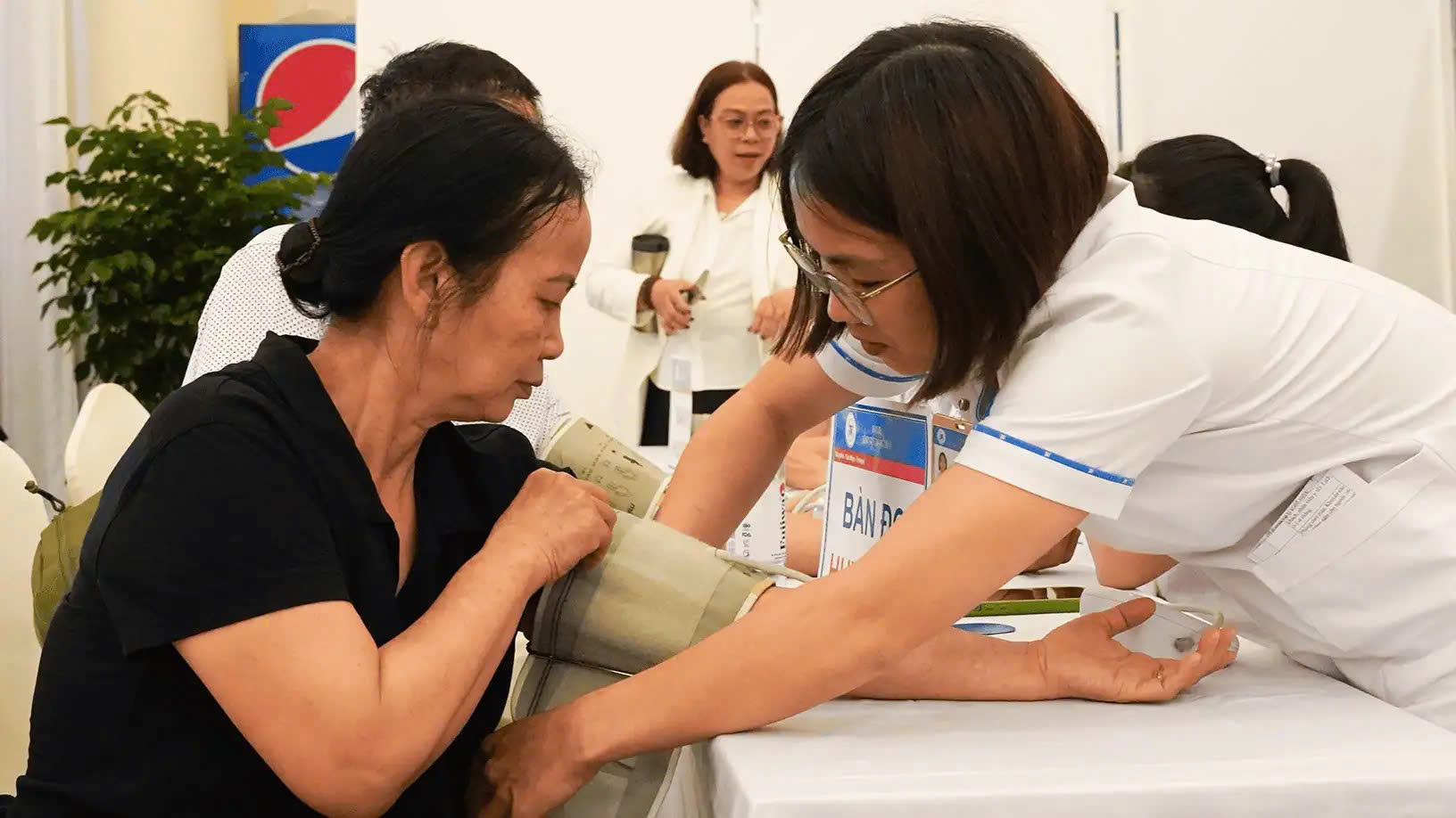 TPHCM tăng tốc triển khai đề án chăm sóc người cao tuổi - Ảnh 1.