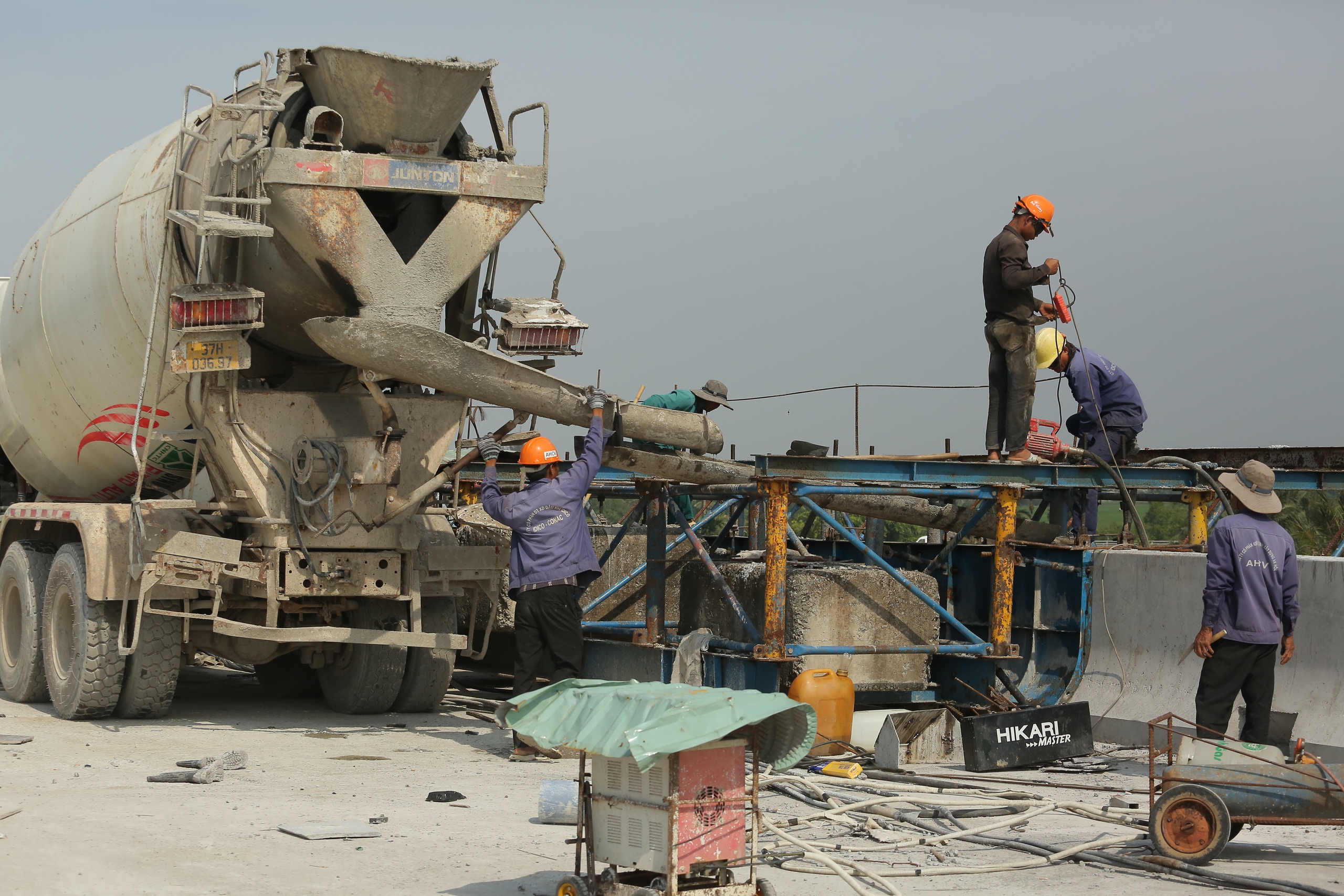 Hối hả c&ocirc;ng trường V&agrave;nh đai 3 TPHCM qua T&acirc;y Ninh sắp th&ocirc;ng xe kỹ thuật - Ảnh 1.