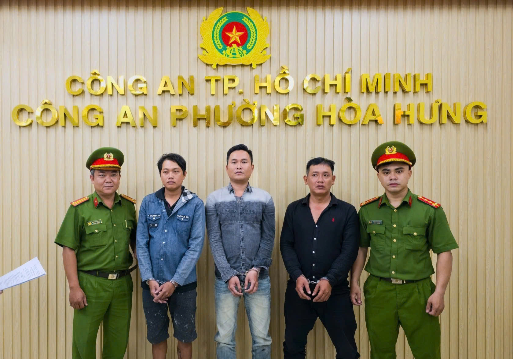 Công an TPHCM bắt khẩn cấp 3 người gây rối trật tự công cộng trong quán cơm - Ảnh 1.