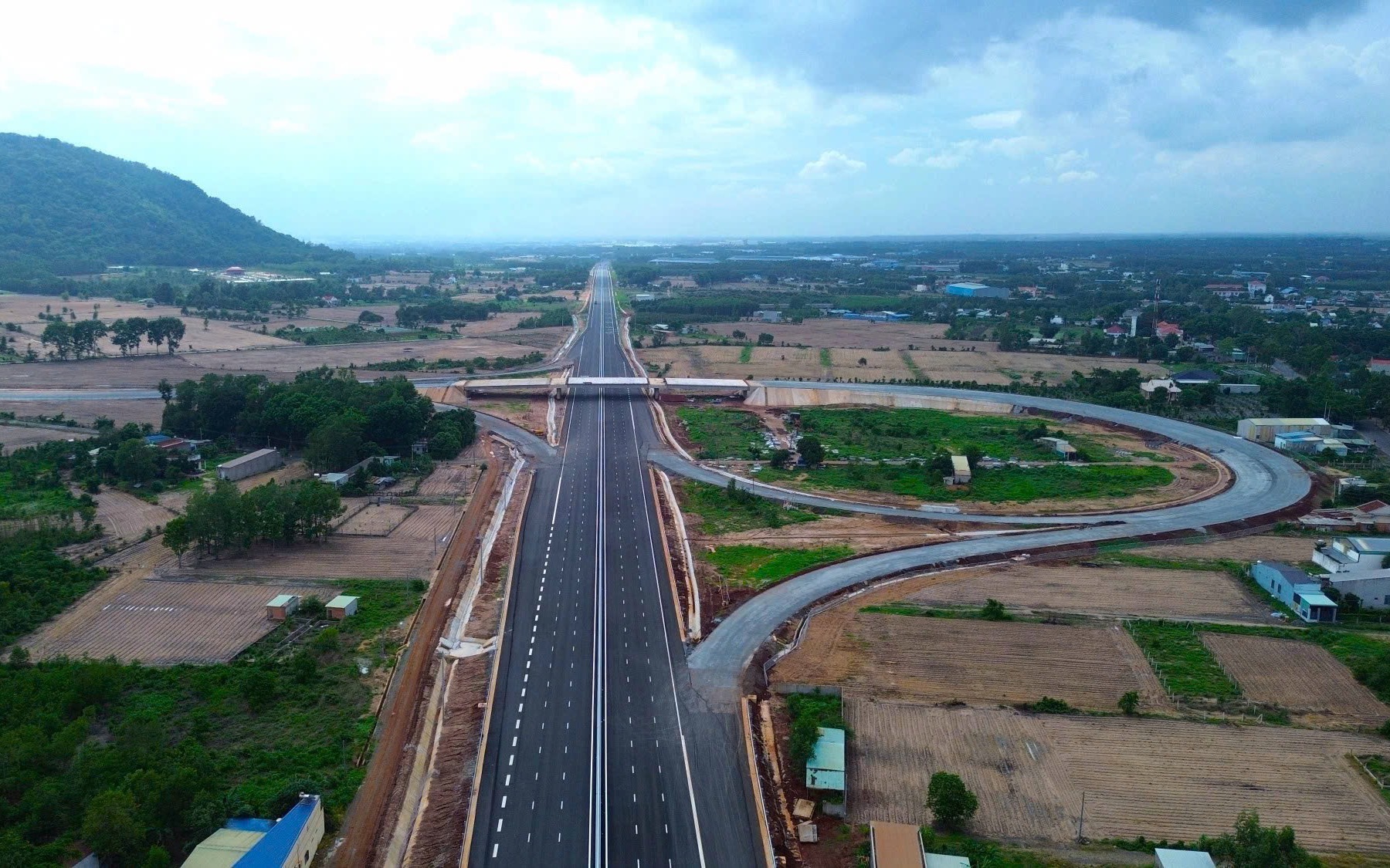 Phương &aacute;n đi lại khi cao tốc Bi&ecirc;n H&ograve;a - Vũng T&agrave;u đoạn qua Đồng Nai th&ocirc;ng xe khai th&aacute;c tạm - Ảnh 2.