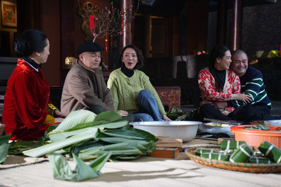 Lời giải doanh thu ph&ograve;ng v&eacute; - Ảnh 1.