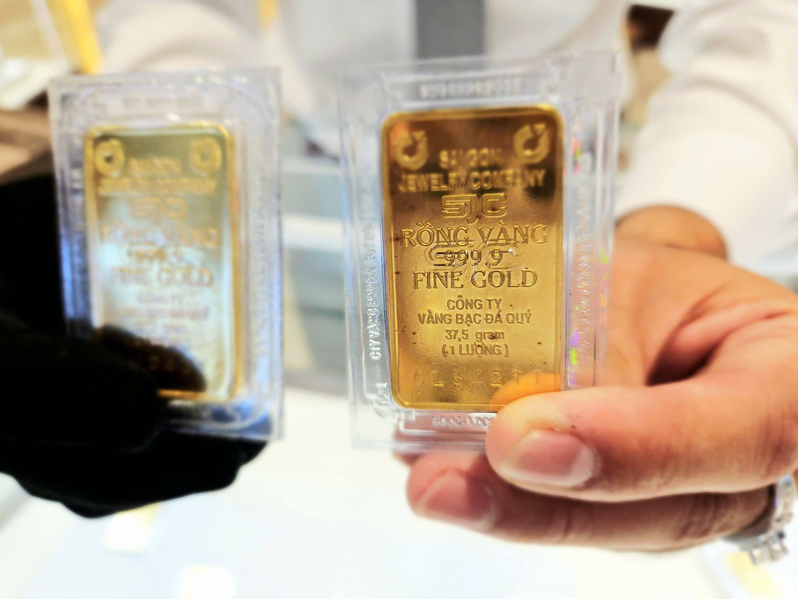 Giá vàng thế giới giảm sốc 2026: Nhà đầu tư bất ngờ trước cú sốc lớn - Ảnh 3.