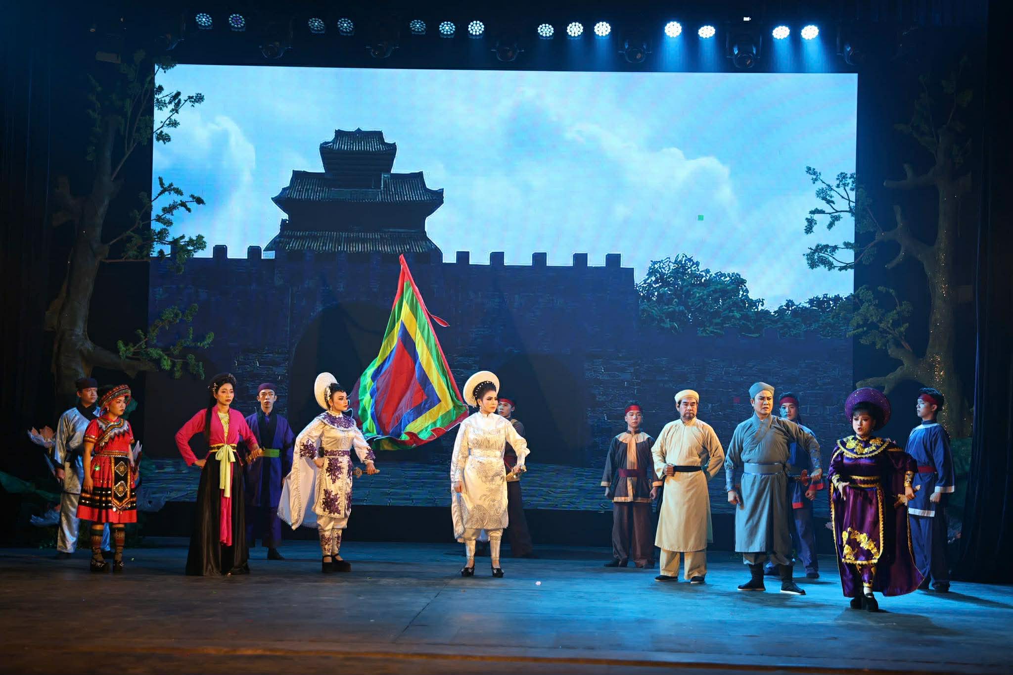 NSND Hồ Ngọc Trinh đạo diễn vở cải lương kinh điển 