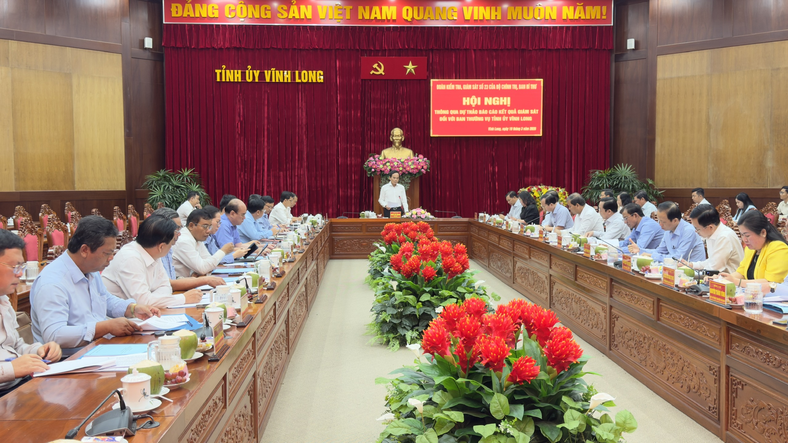 Đoàn kiểm tra Bộ Chính trị làm việc với Tỉnh ủy Vĩnh Long về công tác lãnh đạo - Ảnh 2.