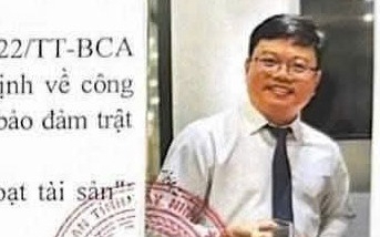 Đ&ocirc;i nam nữ d&agrave;n cảnh mua v&eacute; số, &ldquo;ẵm&rdquo; 2 xấp rồi bỏ chạy - Ảnh 3.