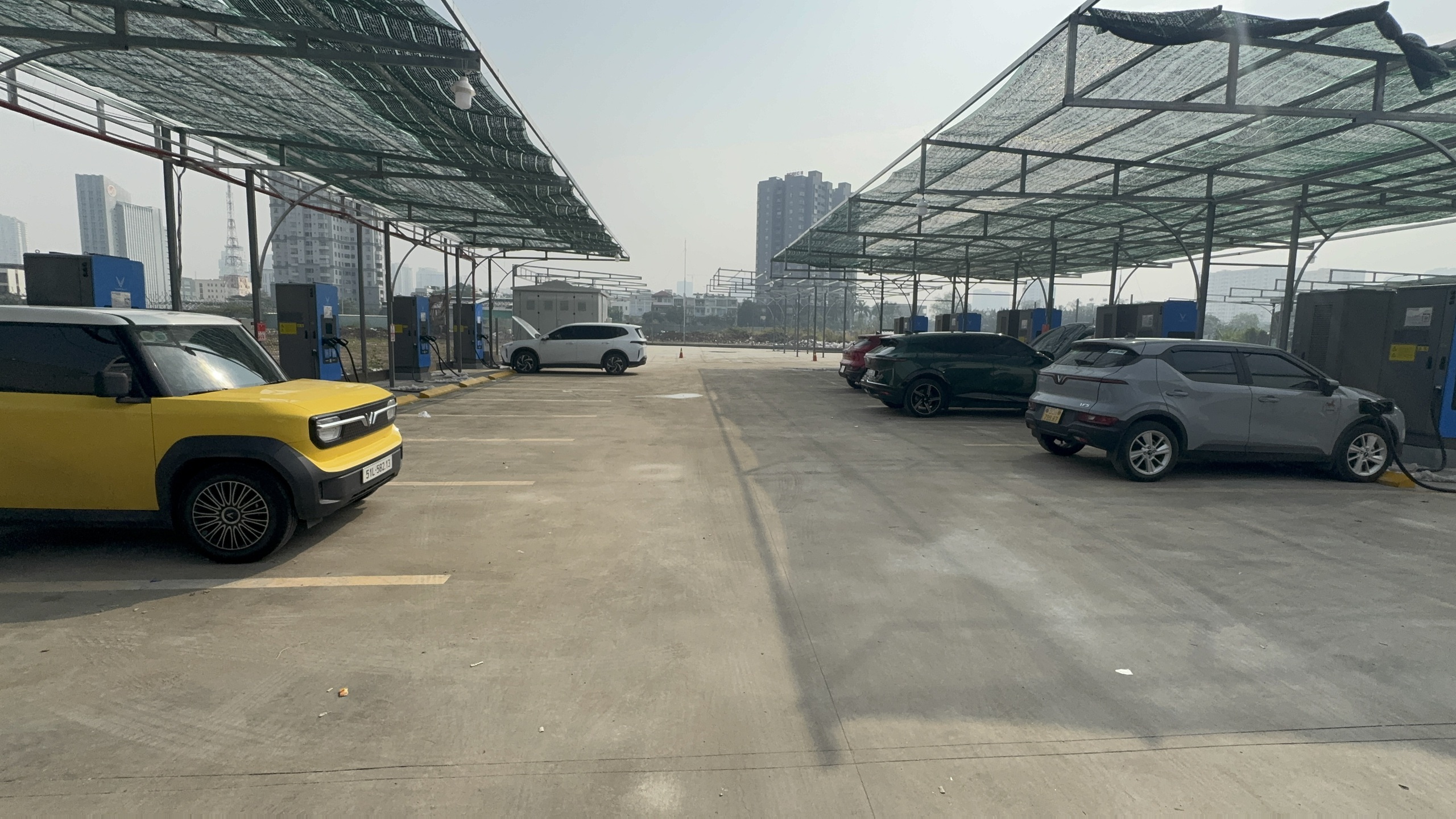 Nhu cầu lắp trạm sạc và tủ đổi pin xe điện bùng nổ năm 2026 - Ảnh 5.