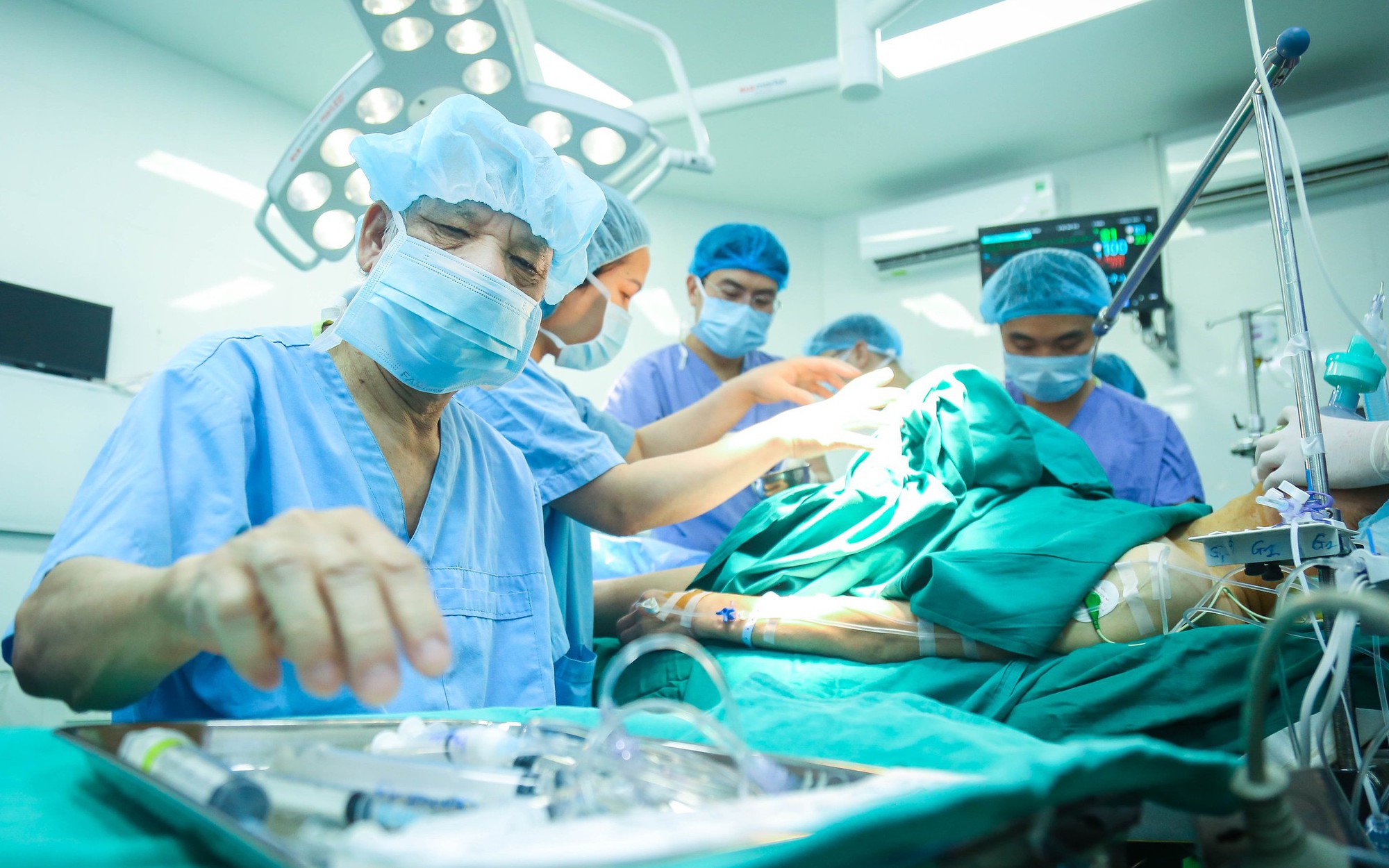 Người đàn ông ở Cần Thơ suýt trả giá đắt vì thói quen uống 10 ly cà phê mỗi ngày - Ảnh 2.