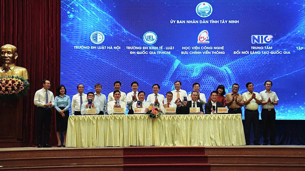 PTIT v&agrave; T&acirc;y Ninh: Định h&igrave;nh m&ocirc; h&igrave;nh hợp t&aacute;c chiến lược giữa địa phương v&agrave; đại học c&ocirc;ng nghệ - Ảnh 1.