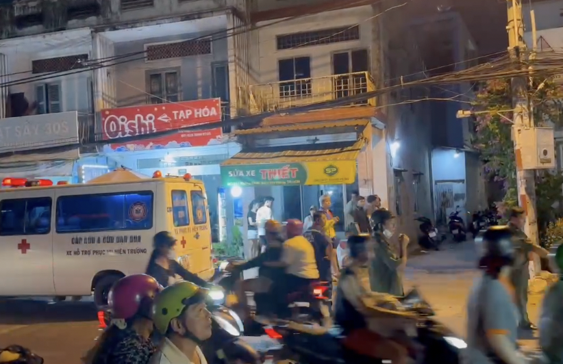 Phát hiện thanh niên treo cổ tử vong tại nhà ở TPHCM gây chấn động - Ảnh 1.