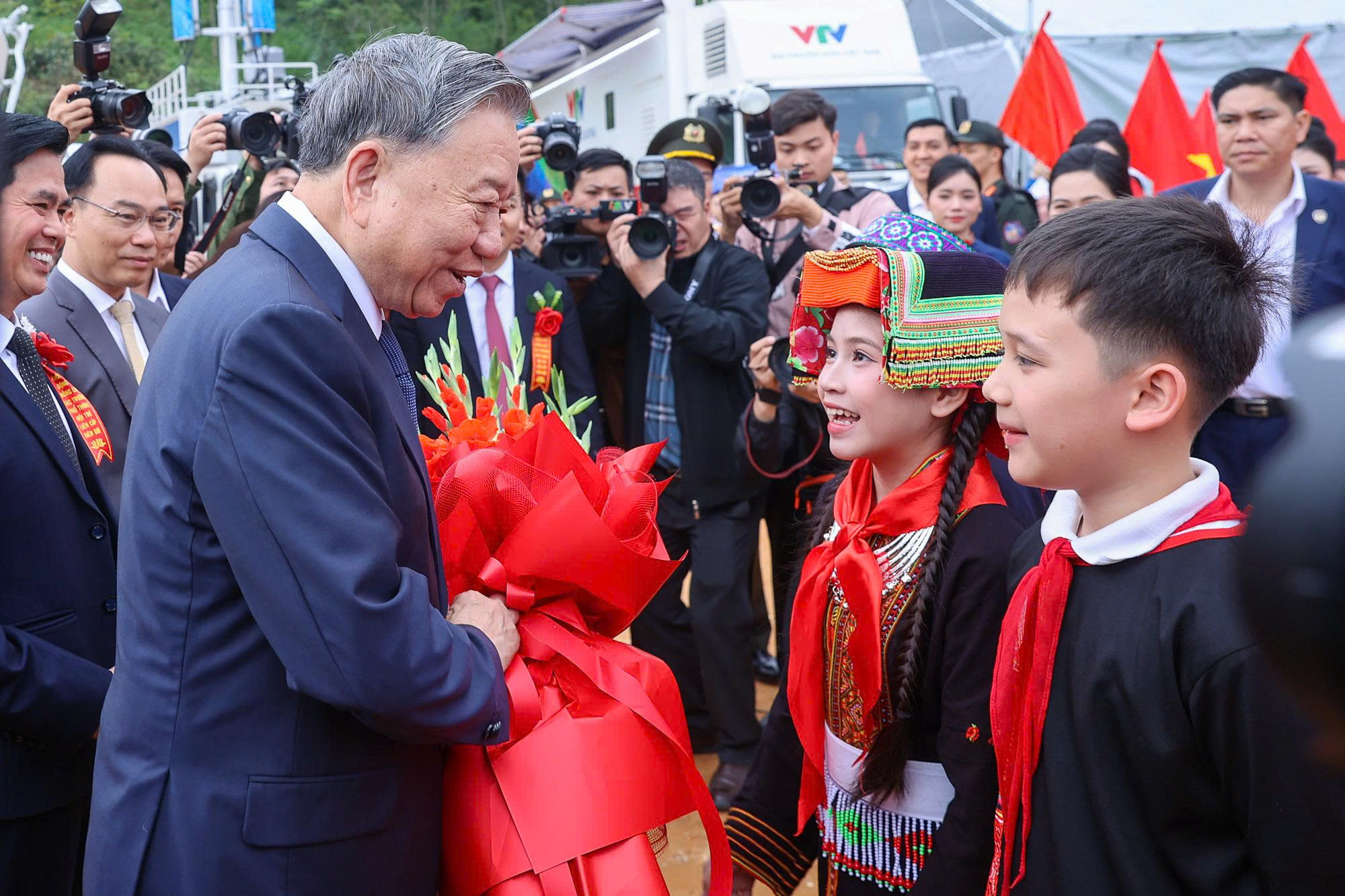 Tổng B&iacute; thư v&agrave; Thủ tướng dự Lễ khởi c&ocirc;ng, động thổ đồng loạt c&aacute;c trường nội tr&uacute; li&ecirc;n cấp bi&ecirc;n giới - Ảnh 2.