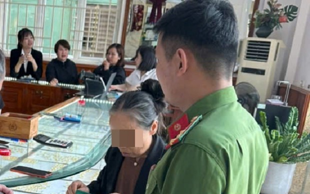 Người đ&agrave;n &ocirc;ng mất ngủ v&igrave; t&agrave;i khoản nhận 1 tỉ đồng trong đ&ecirc;m - Ảnh 2.