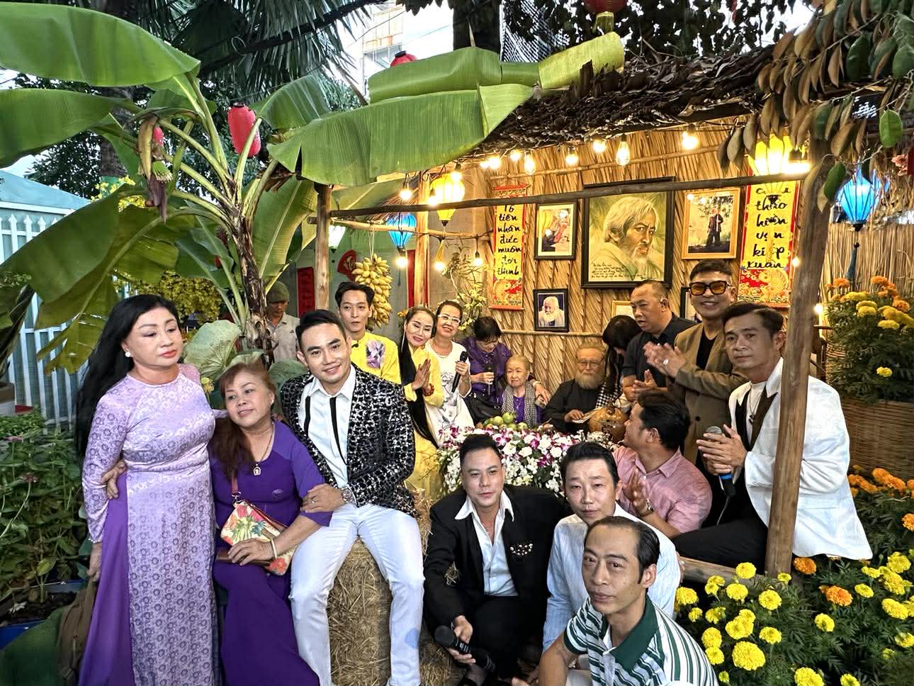 Thanh Hằng, Bích Thủy, Hạ Châu xúc động trong ngày giỗ nhạc sĩ – NSƯT Bắc Sơn - Ảnh 2.