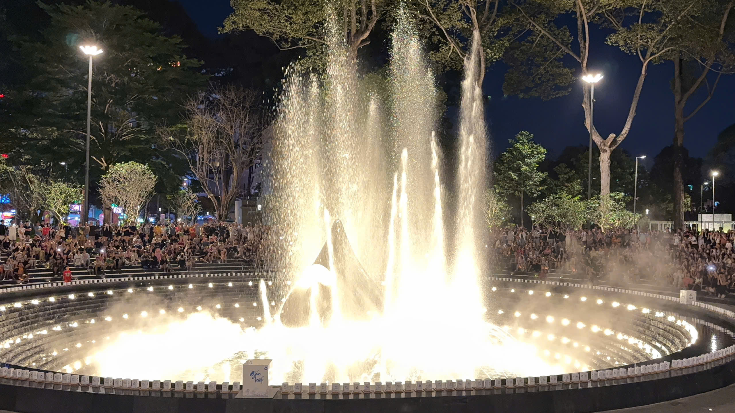 Mãn nhãn với màn trình diễn nhạc nước tại công viên số 1 Lý Thái Tổ - Ảnh 6.