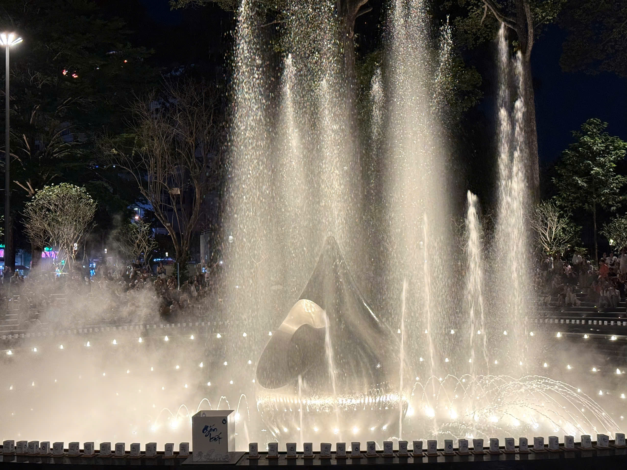 Mãn nhãn với màn trình diễn nhạc nước tại công viên số 1 Lý Thái Tổ - Ảnh 7.