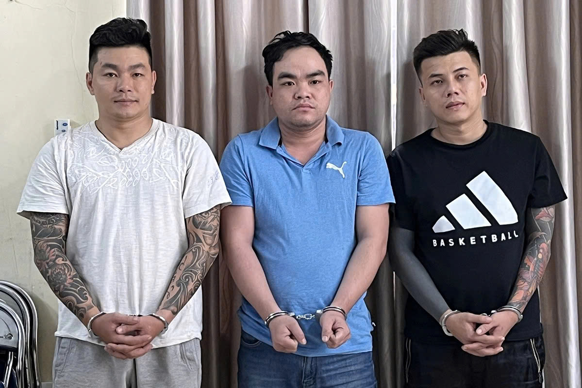 Giám đốc chi nhánh ngân hàng ở TPHCM bị "trùm" tín dụng đen gí súng vào đầu - Ảnh 1.