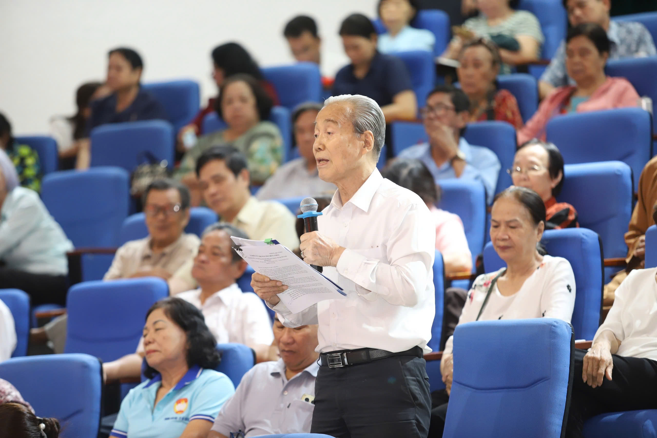 Gặp Bí thư Thành ủy TPHCM, cử tri đánh giá cao việc biến đất "vàng" thành công viên - Ảnh 7.