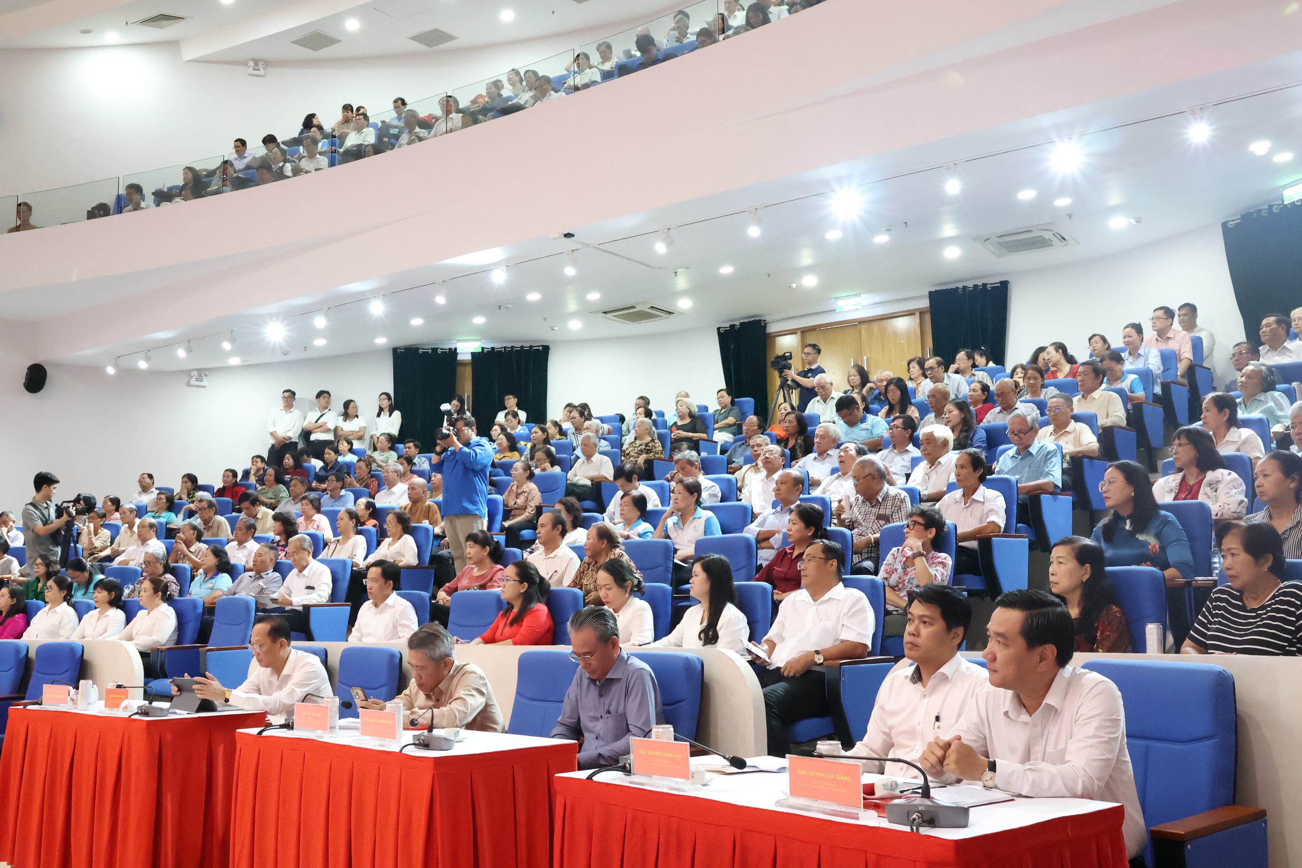 Bí thư Thành ủy TPHCM Trần Lưu Quang tiếp xúc cử tri trước kỳ bầu cử đại biểu Quốc hội - Ảnh 4.