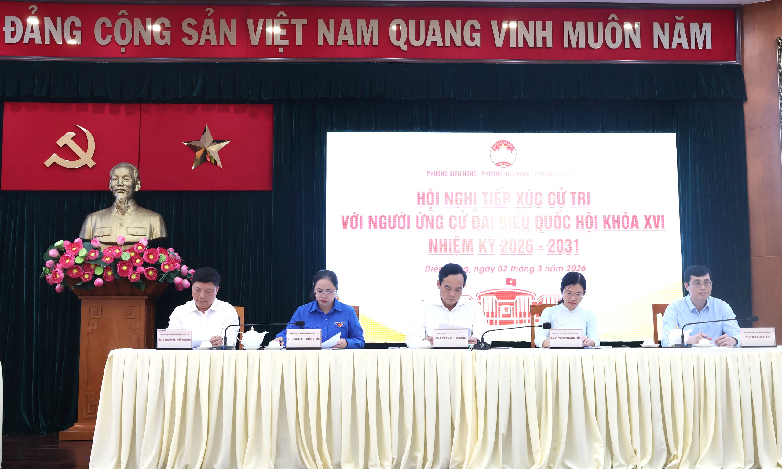 B&iacute; thư Th&agrave;nh ủy TPHCM hứa với cử tri: Metro số 2 sẽ nhanh hơn Metro số 1 - Ảnh 1.