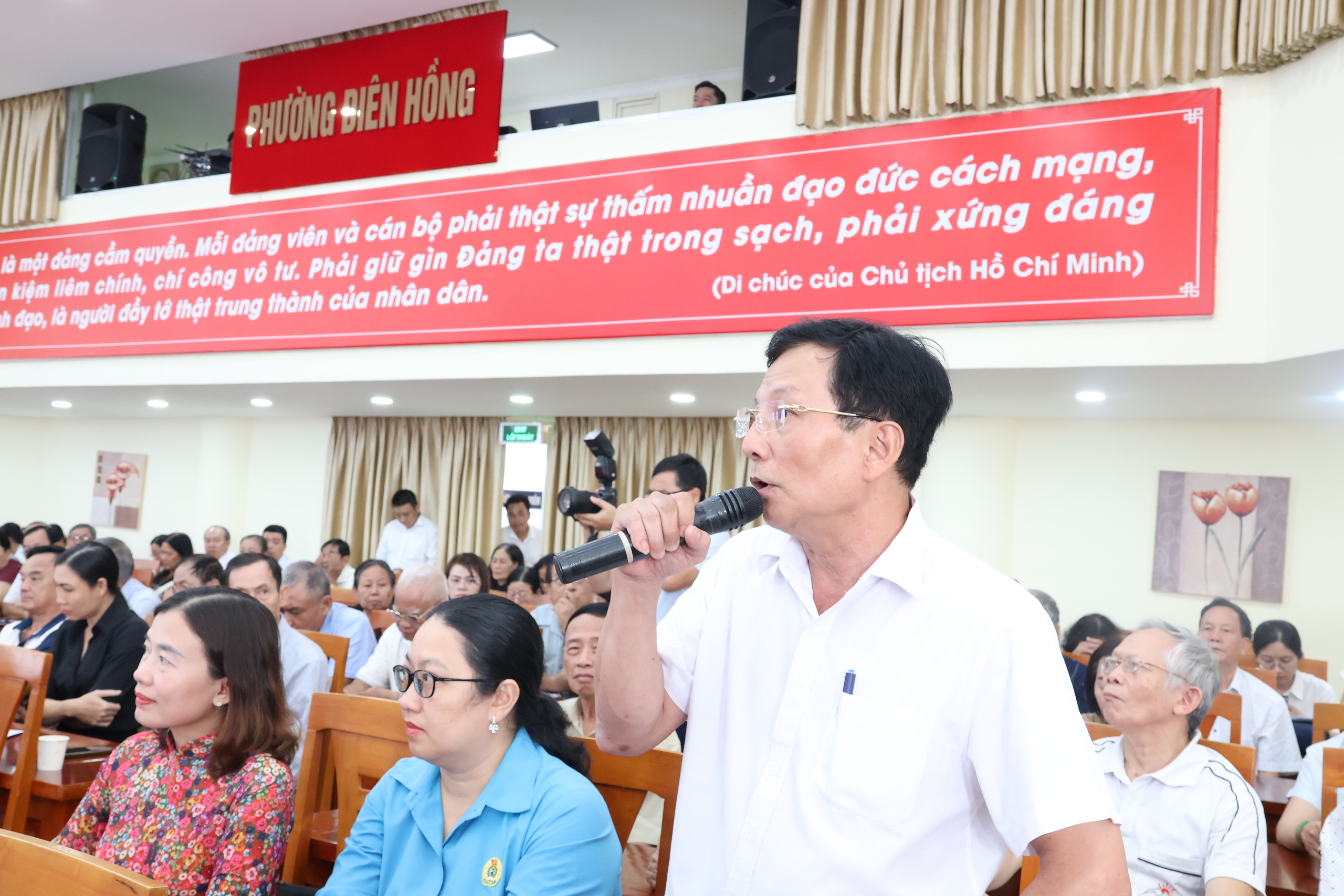 B&iacute; thư Th&agrave;nh ủy TPHCM hứa với cử tri: Metro số 2 sẽ nhanh hơn Metro số 1 - Ảnh 5.