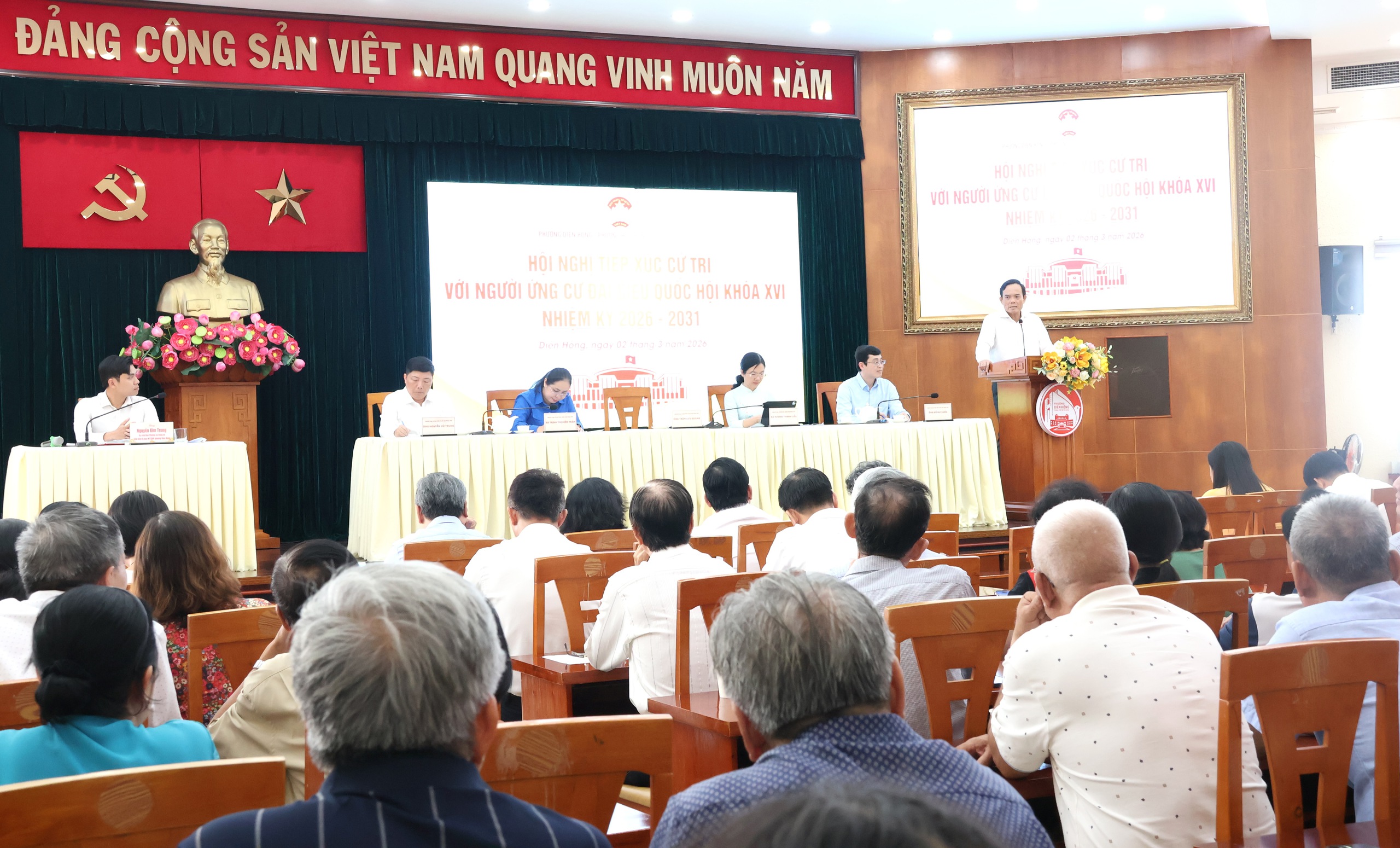 B&iacute; thư Th&agrave;nh ủy TPHCM hứa với cử tri: Metro số 2 sẽ nhanh hơn Metro số 1 - Ảnh 7.