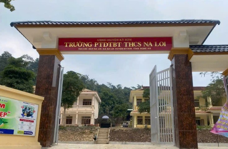 Vụ 2 nữ sinh lớp 8 bị “bắt vợ”: Nhà trường báo cáo sự việc - Ảnh 1.