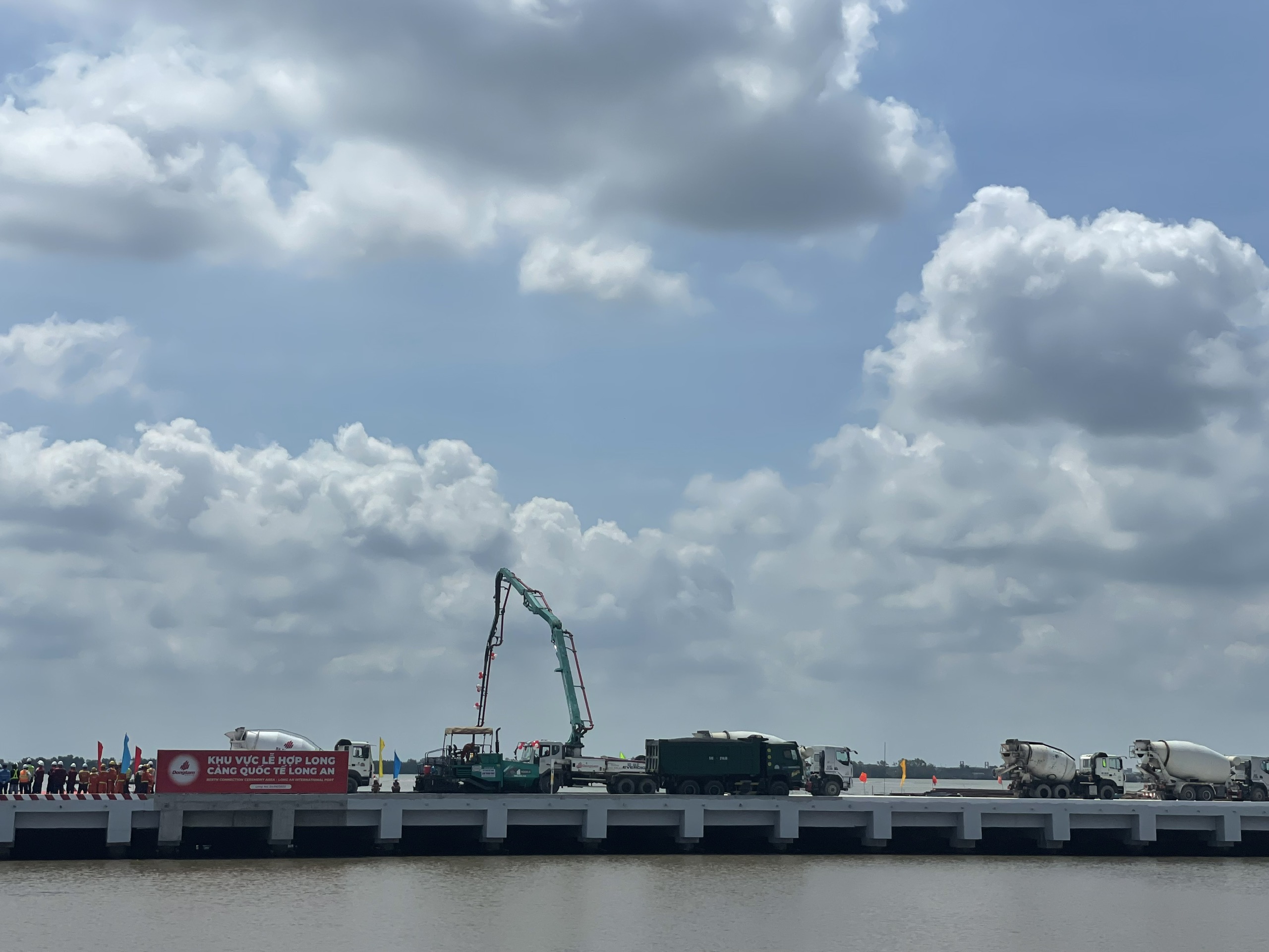 Căng thẳng Trung Đông leo thang: Các hãng tàu ra thông báo khẩn - Ảnh 4. Căng thẳng Trung Đông leo thang: Các hãng tàu ra thông báo khẩn - Ảnh 1.