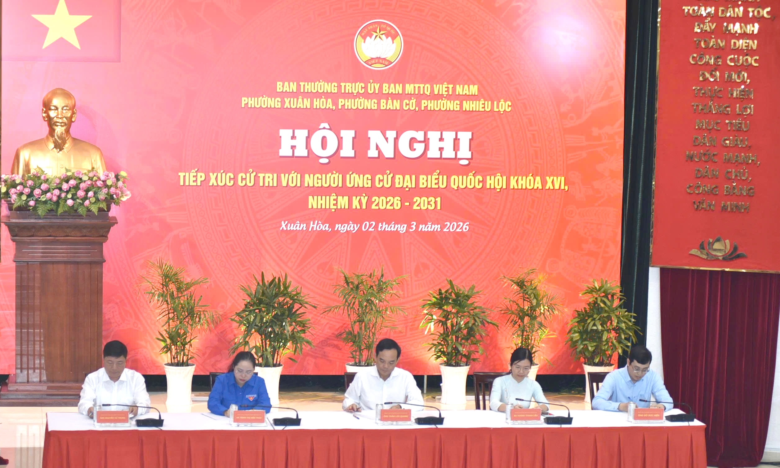 Bí thư Thành ủy TPHCM Trần Lưu Quang tiếp xúc cử tri trước kỳ bầu cử đại biểu Quốc hội - Ảnh 2.