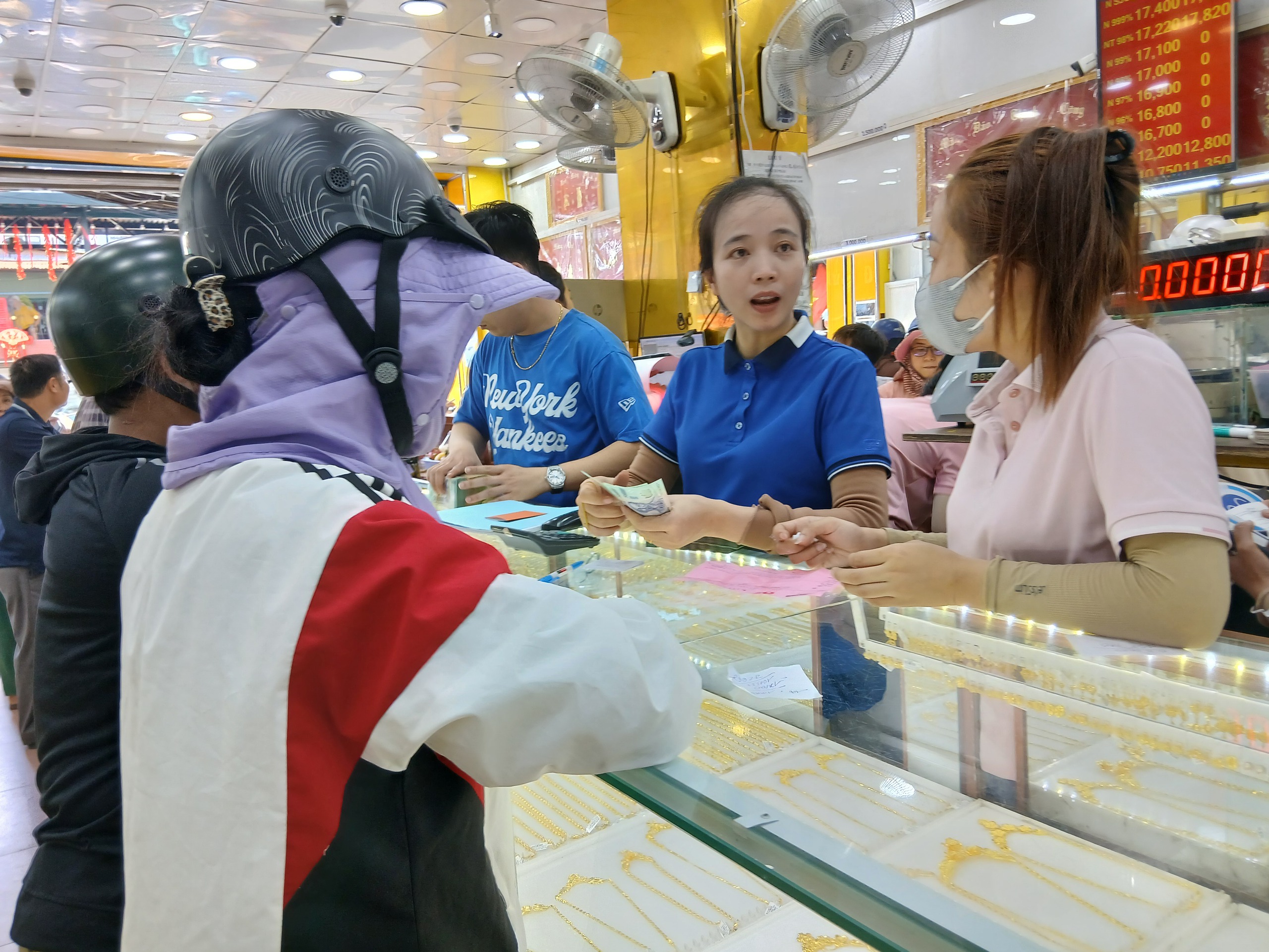 Giá vàng vượt 190 triệu đồng / lượng: Tình hình kinh tế 2026 có gì đáng chú ý? - Ảnh 2.