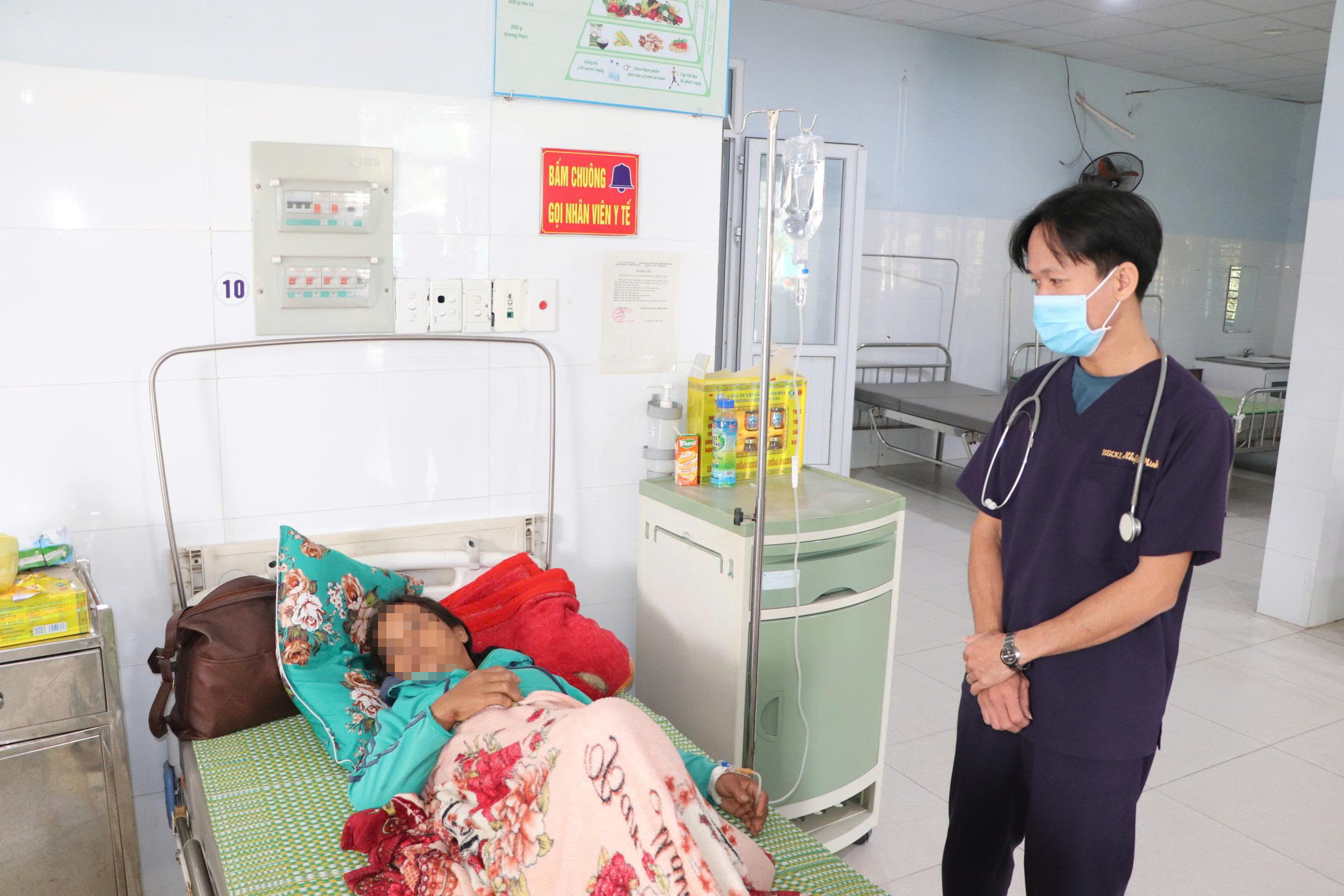 Nguy cơ ngộ độc botulinum từ món cá ủ chua: Cảnh báo sức khỏe 2026 - Ảnh 1.