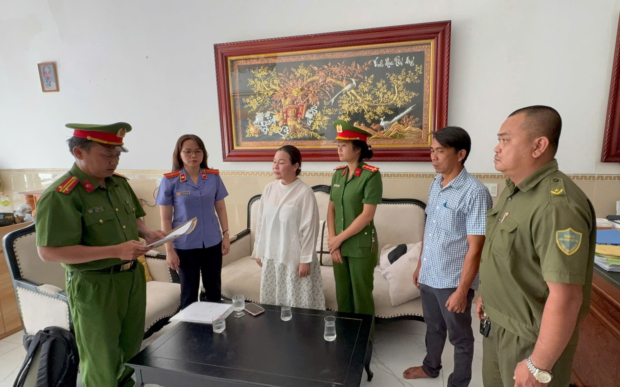 C&ocirc;ng an TPHCM bắt doanh nh&acirc;n Nguyễn Ngọc Tiền - Ảnh 2.