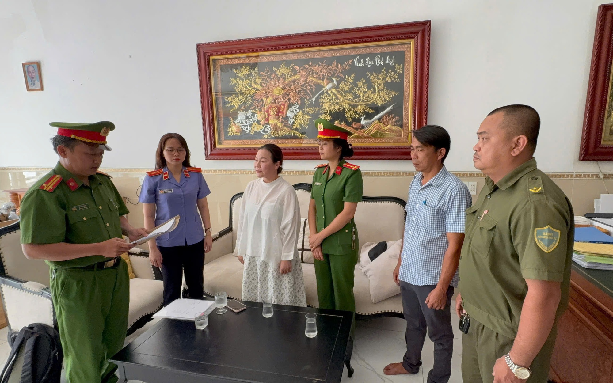 C&ocirc;ng an TPHCM bắt doanh nh&acirc;n Nguyễn Ngọc Tiền - Ảnh 2.