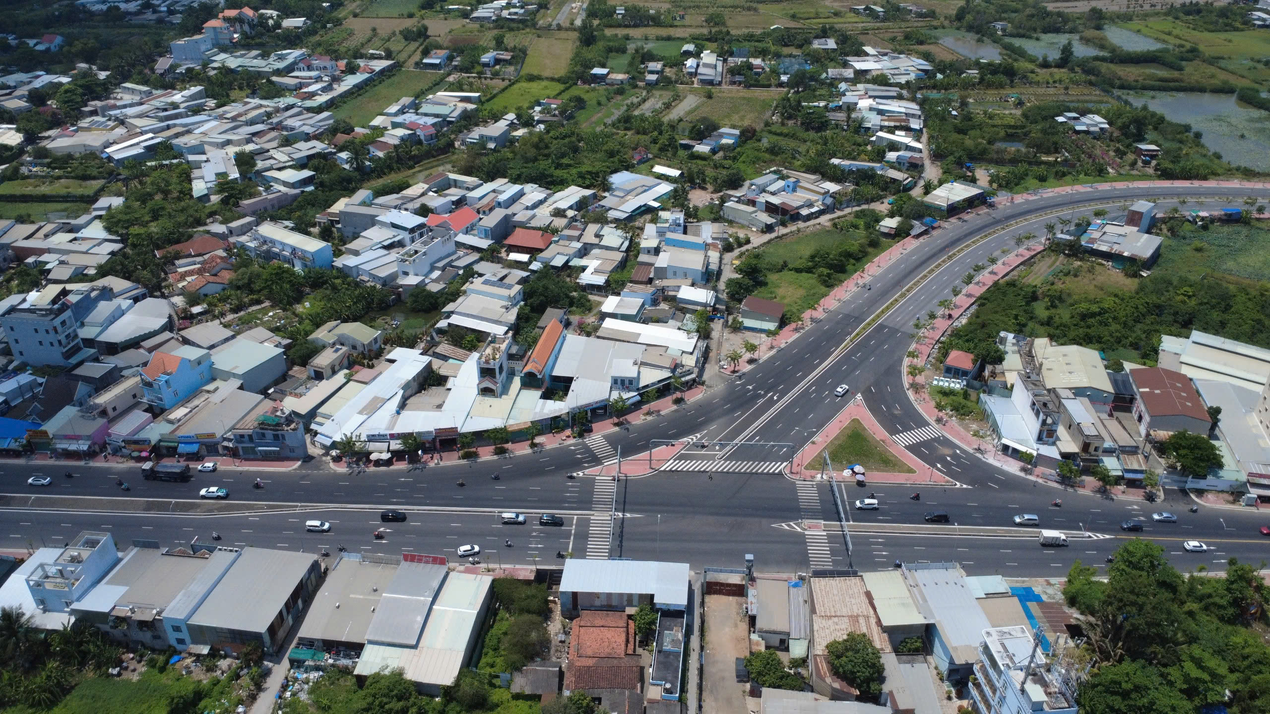 Th&ocirc;ng xe tạm cầu &Ocirc;ng Th&igrave;n th&uacute;c đẩy mở rộng Quốc lộ 50 năm 2026 - Ảnh 3.