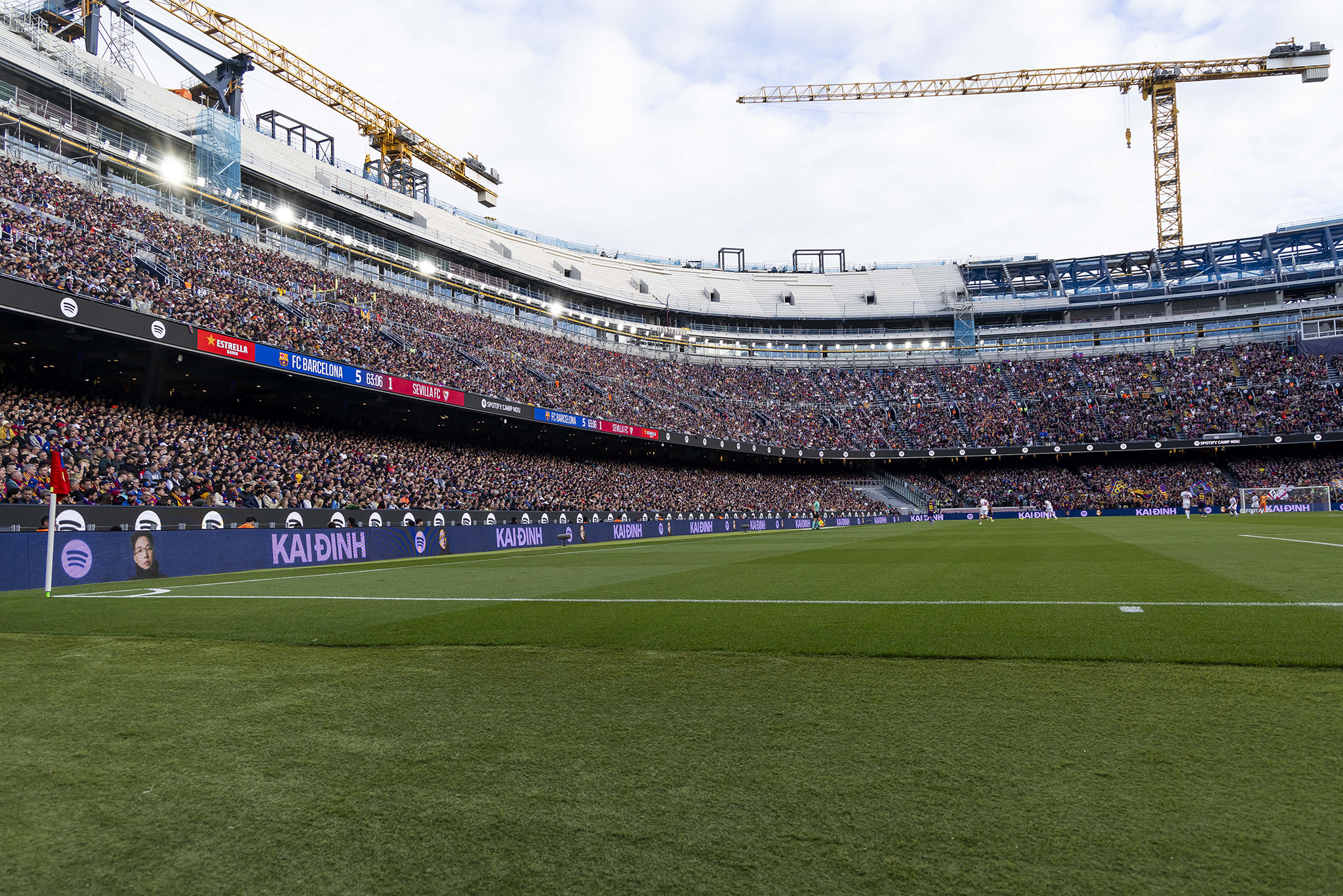 Vì sao Kai Đinh được vinh danh ở thánh địa bóng đá thế giới?  - Ảnh 1.