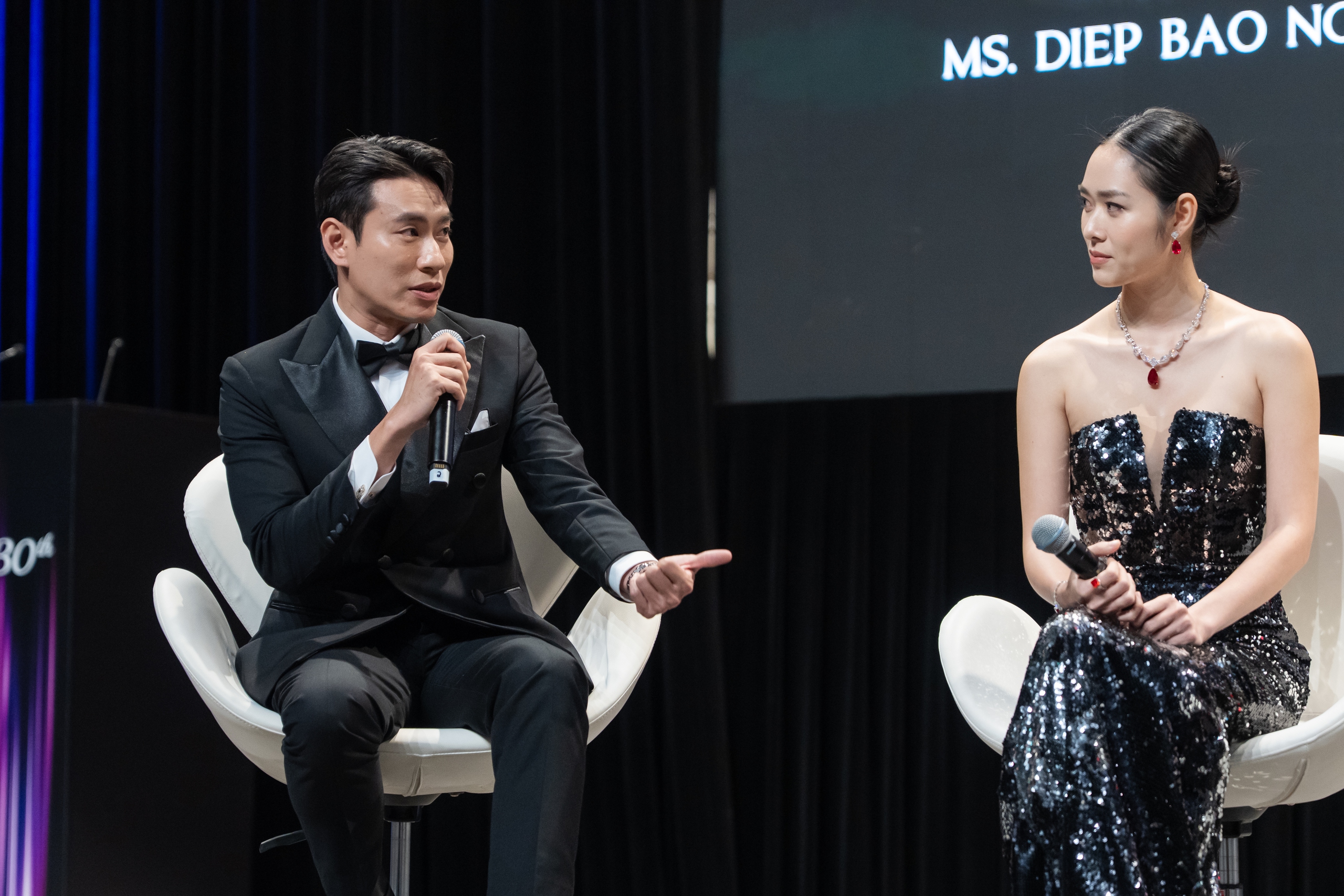 Kiều Minh Tuấn, Diệp Bảo Ngọc đẹp đôi tại Hồng Kông (Trung Quốc) - Ảnh 5.