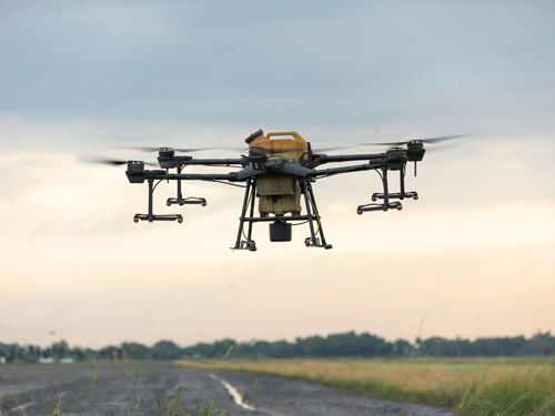 Nguy cơ treo trên đầu máy bay - Ảnh 1. Nguy cơ treo trên đầu máy bay - Ảnh 1.