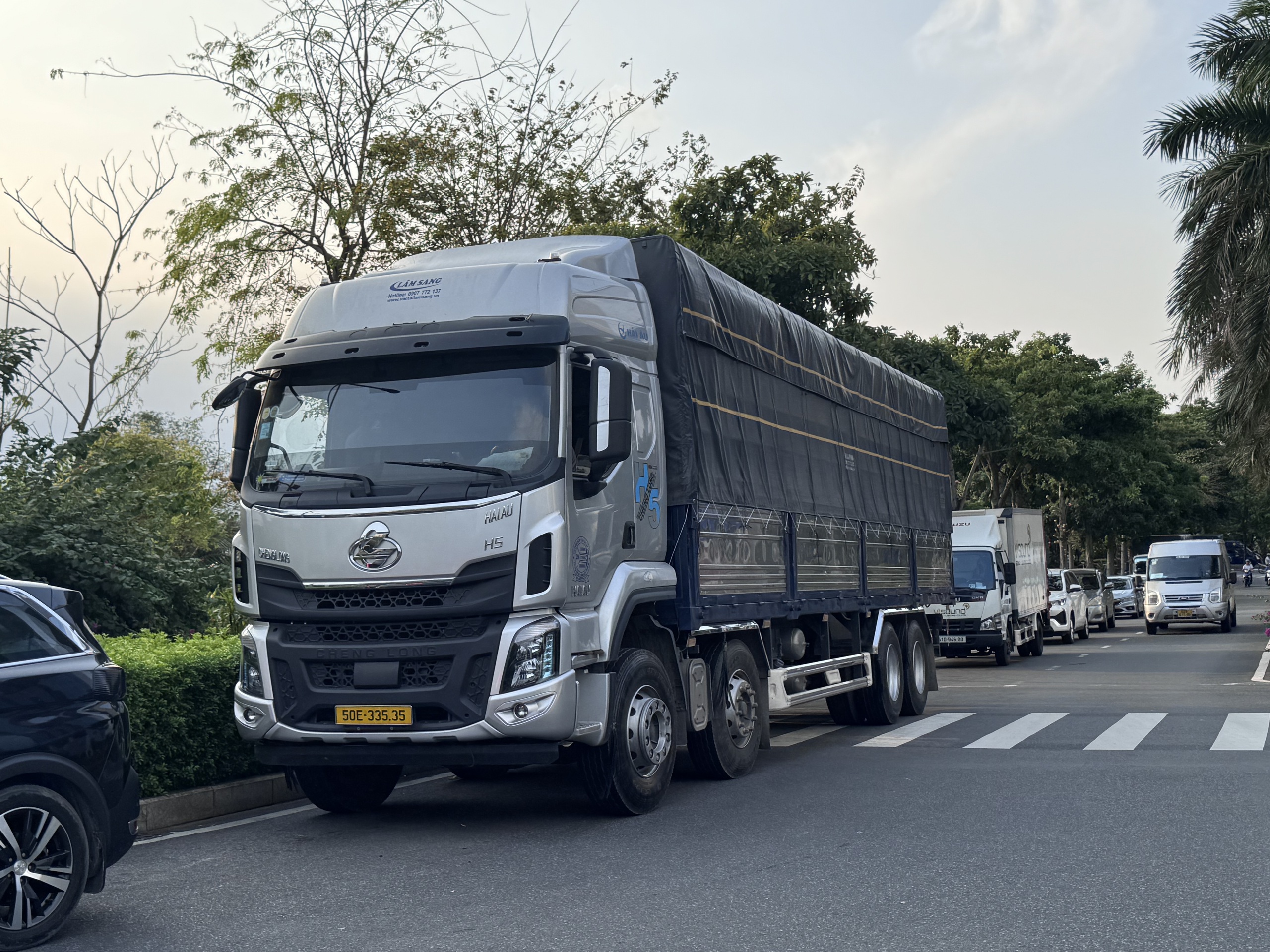 Tình hình vận tải hành khách và hàng hóa năm 2026: Khó khăn chồng chất - Ảnh 1. Tình hình vận tải hành khách và hàng hóa năm 2026: Khó khăn chồng chất - Ảnh 1.